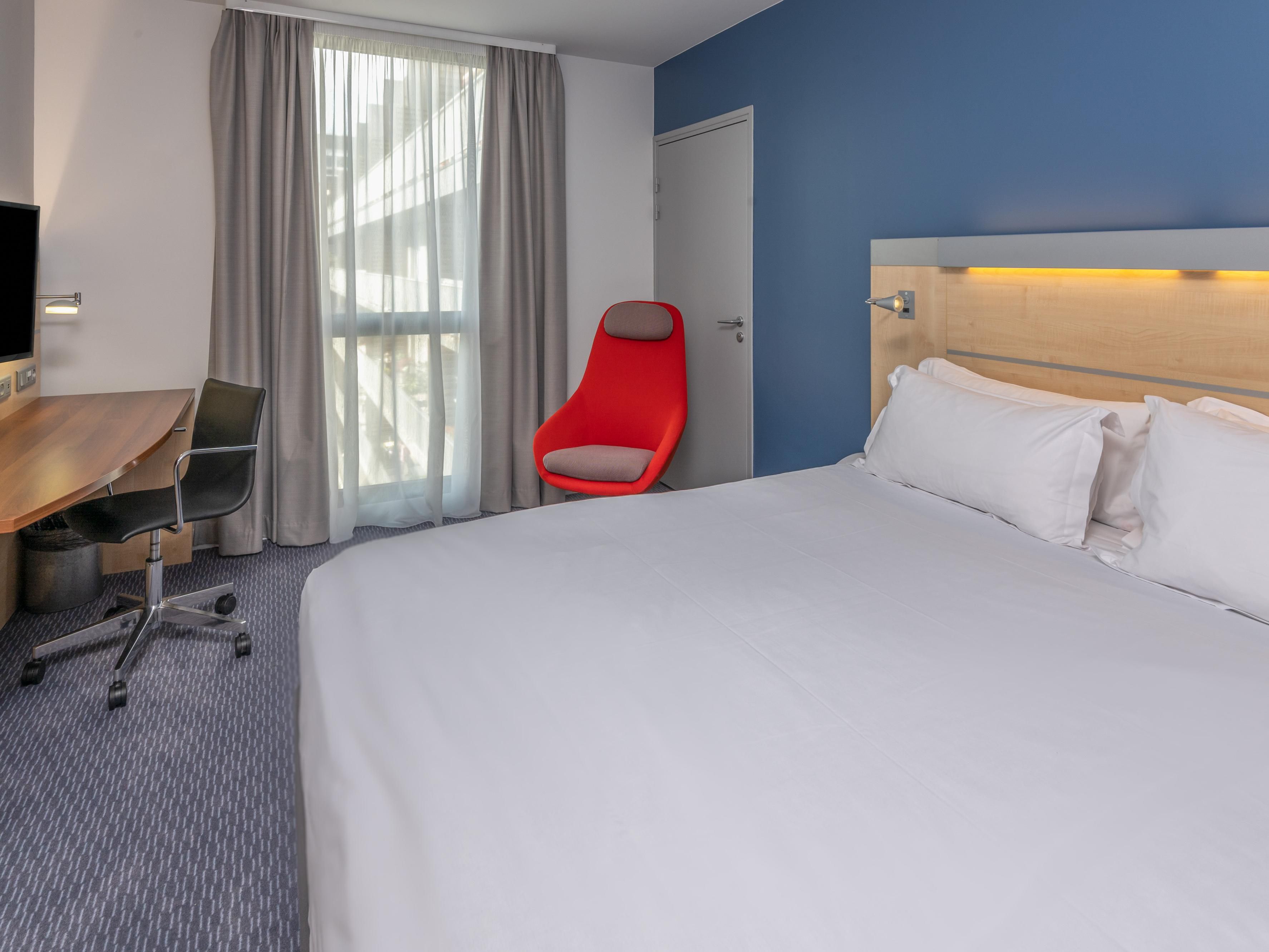 Double bed adjoining room