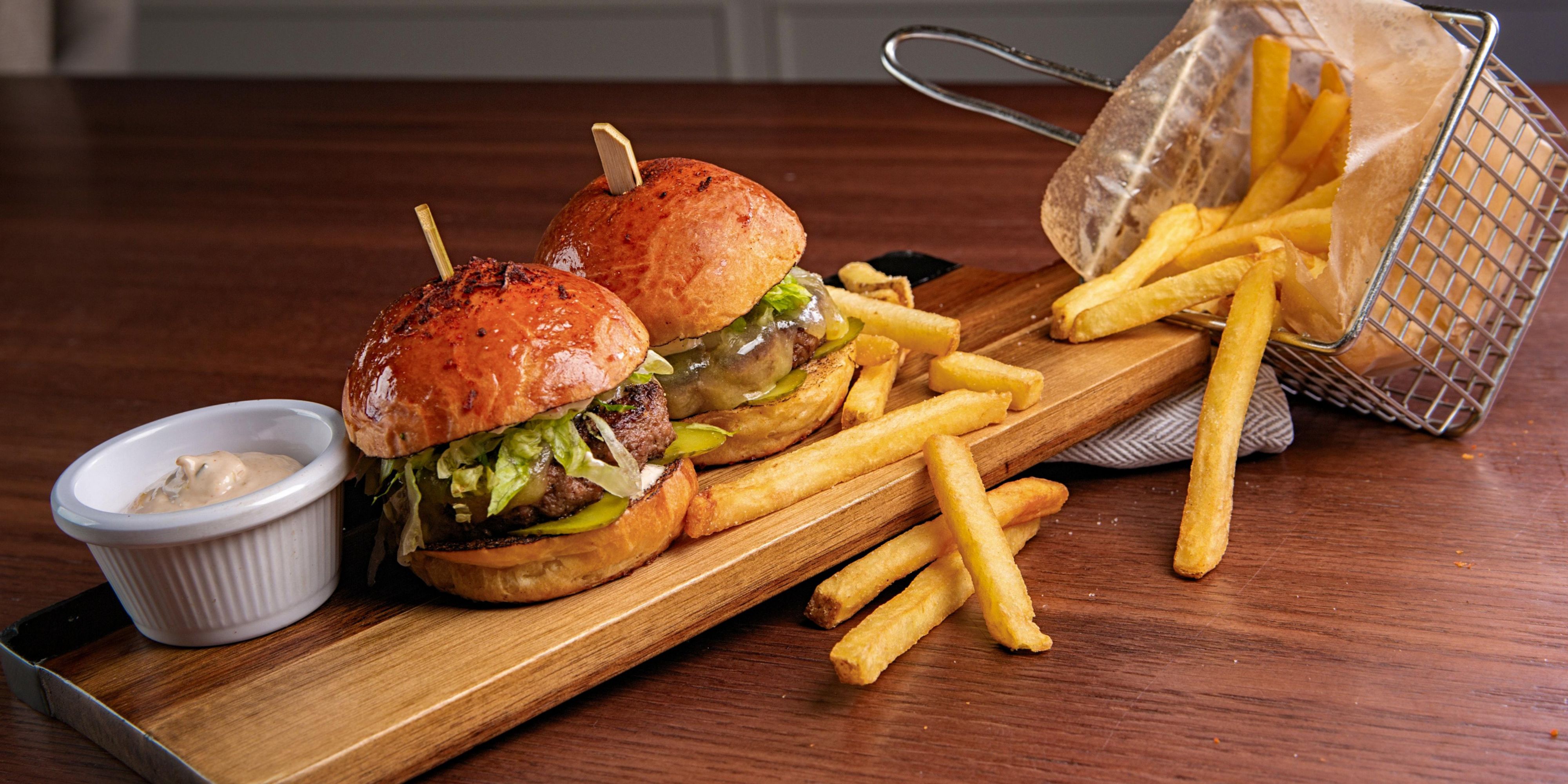 Hand-crafted, 100% natural beef, the best brioche buns on planet earth, crave-worthy fries and the beloved Mormon Burger. We’re more than your average burger joint. Experience our burgers and beer with a selection of draft, craft, domestic and imported beers. Fat Jack's is open for dinner nightly and is located on the lobby level.