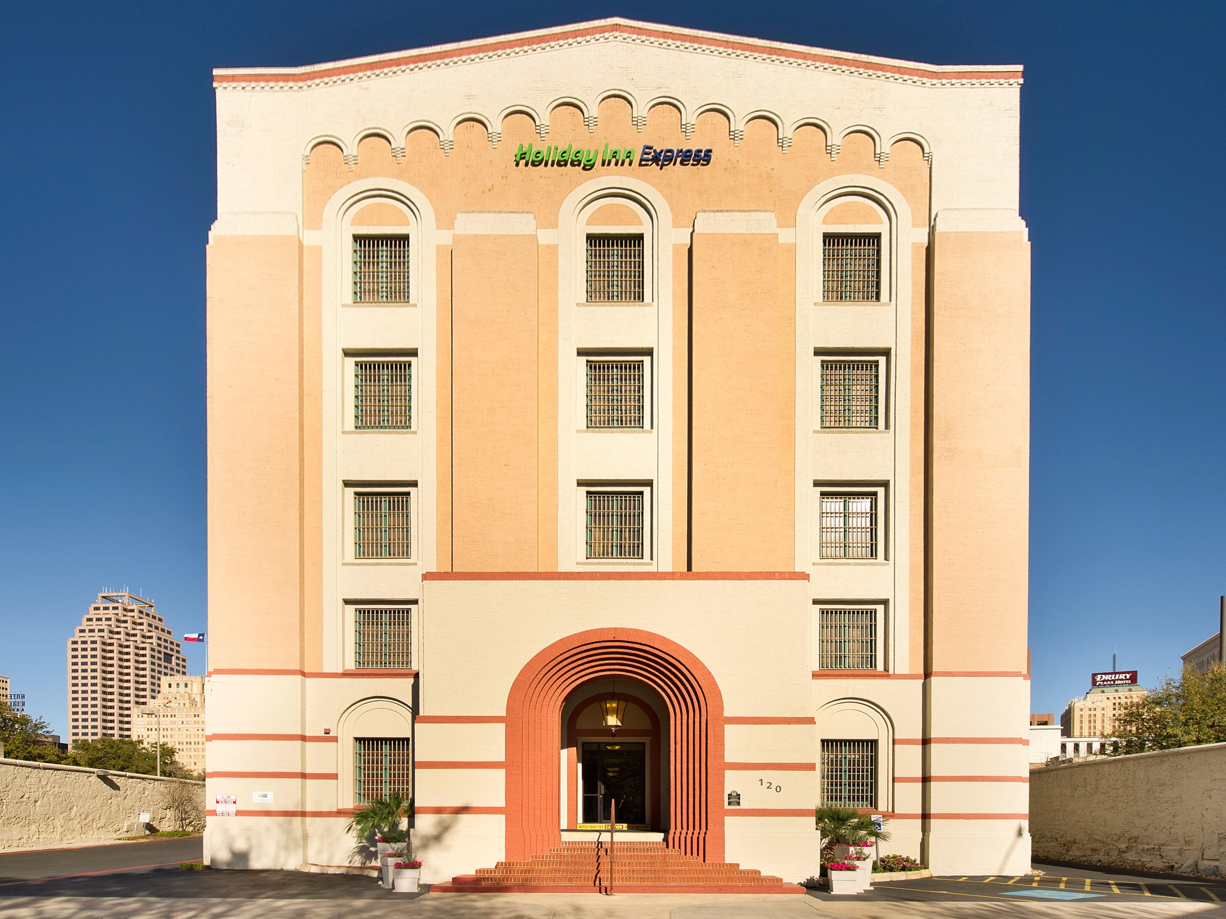 San Antonio Riverwalk Area Hotels