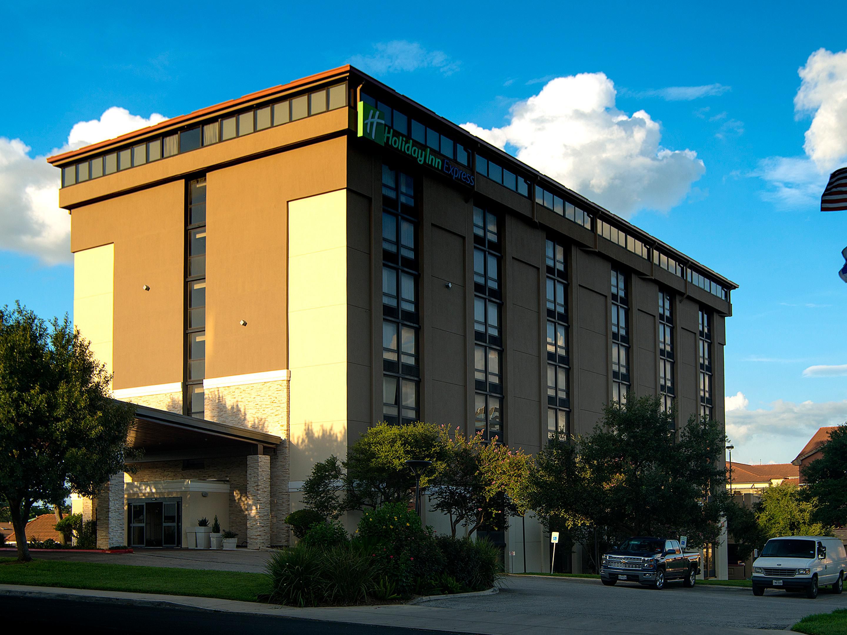 hotels-near-san-antonio-airport-holiday-inn-express-san-antonio-airport