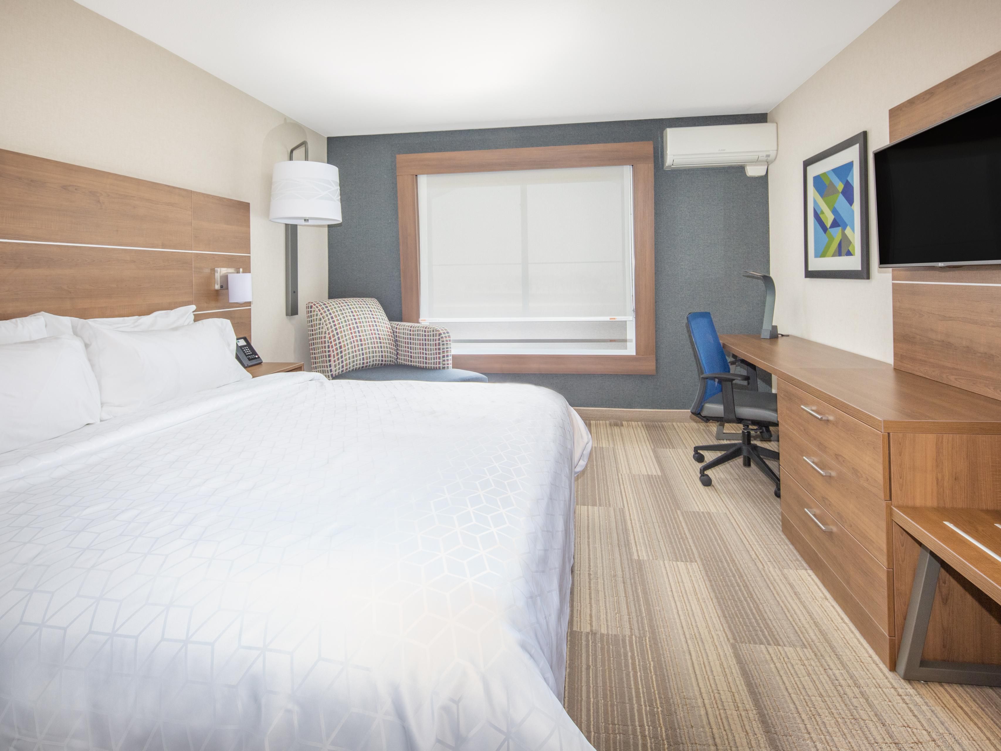 Holiday Inn Express San Diego Airport Old Town Guest Room Suite Options   Holiday Inn Express San Diego 5970279905 4x3