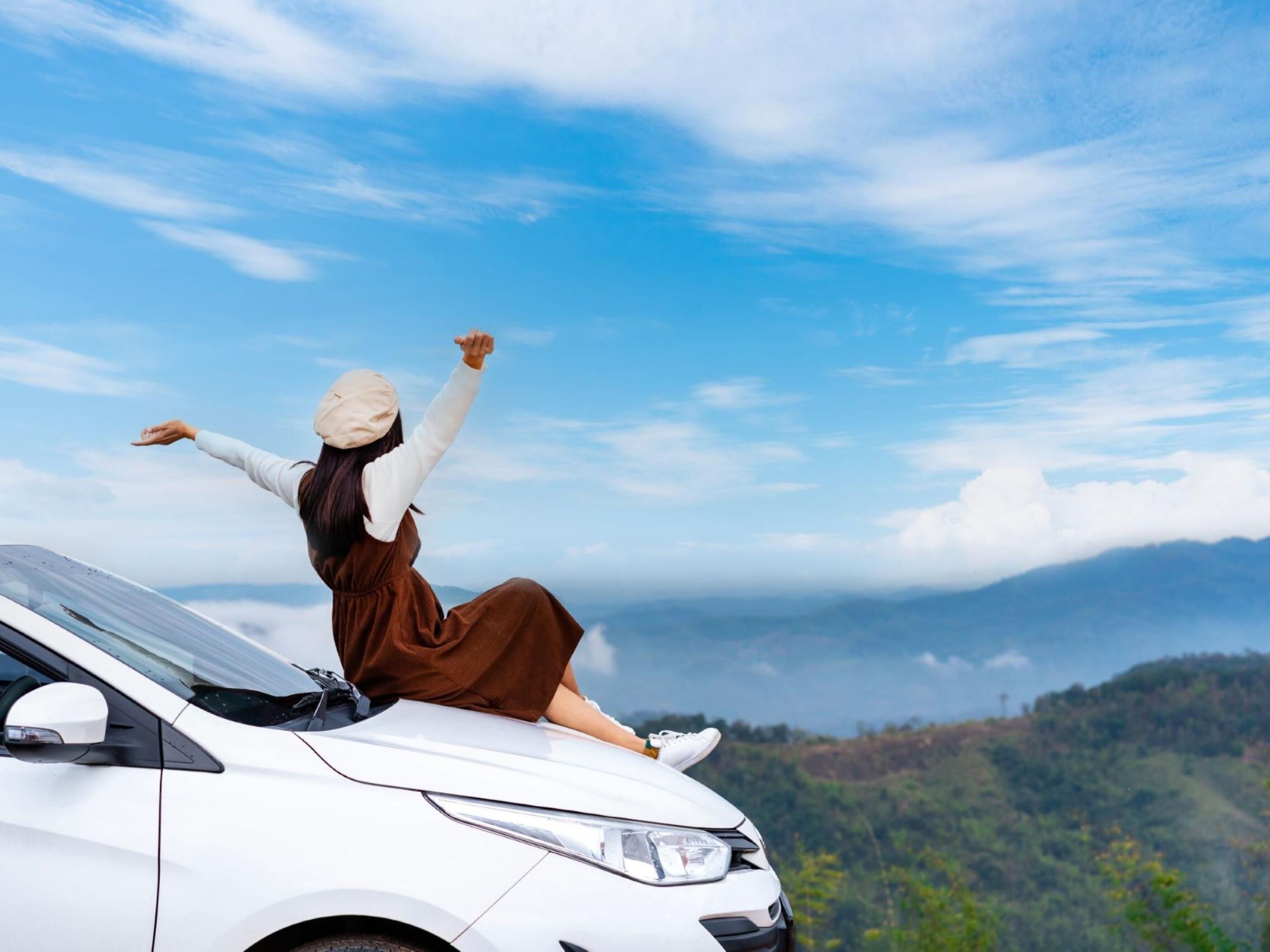 Right across from our hotel, you'll find a car rental agency, perfect for exploring the area. We offer you an exclusive discount code, and we also have a key drop service to make returning your keys easier. The agency includes the well-known brands Alamo, Enterprise, and National.