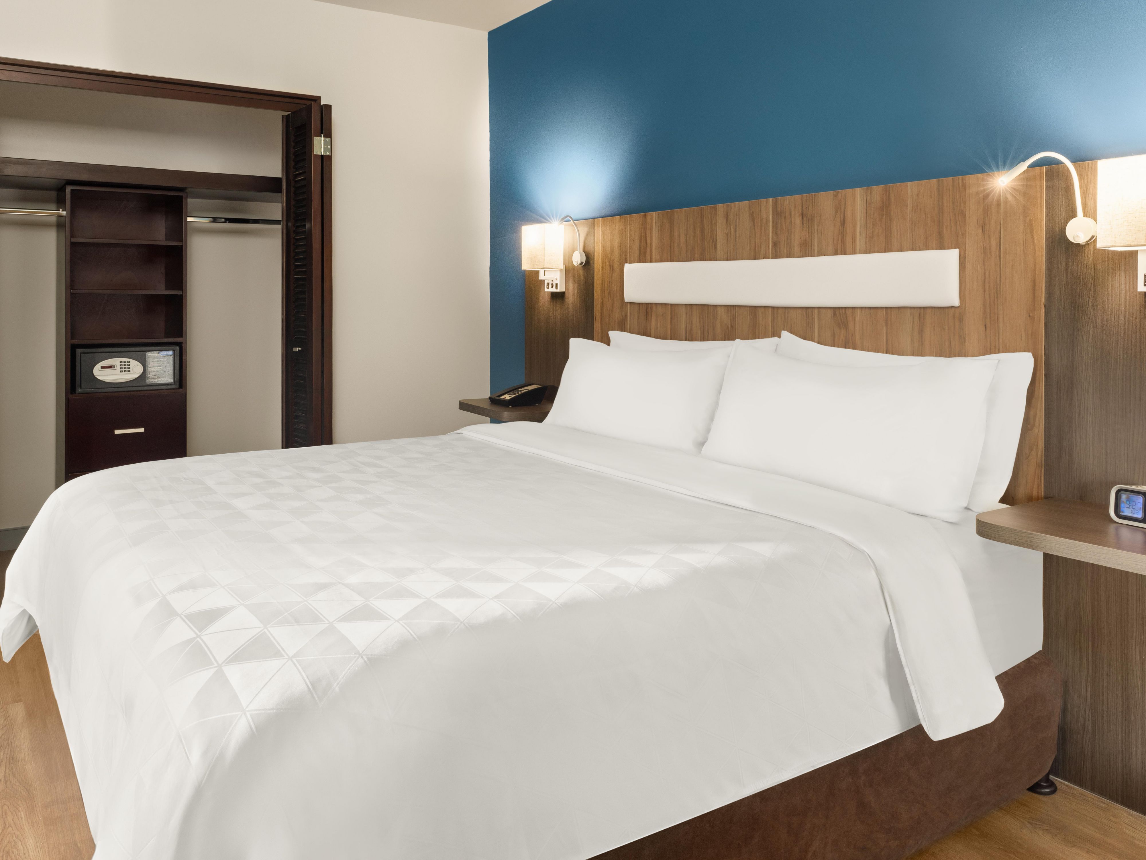 Nuestro hotel se encuentra a tan solo 30 minutos de FIEXPO, ideal para recibirte si vienes a este gran evento. FIEXPO se llevará a cabo en el Centro de Convenciones de Costa Rica, del 9 al 12 de Junio 2025. Estamos aquí para ofrecerle un cómodo y excelente hospedaje durante tu estancia.