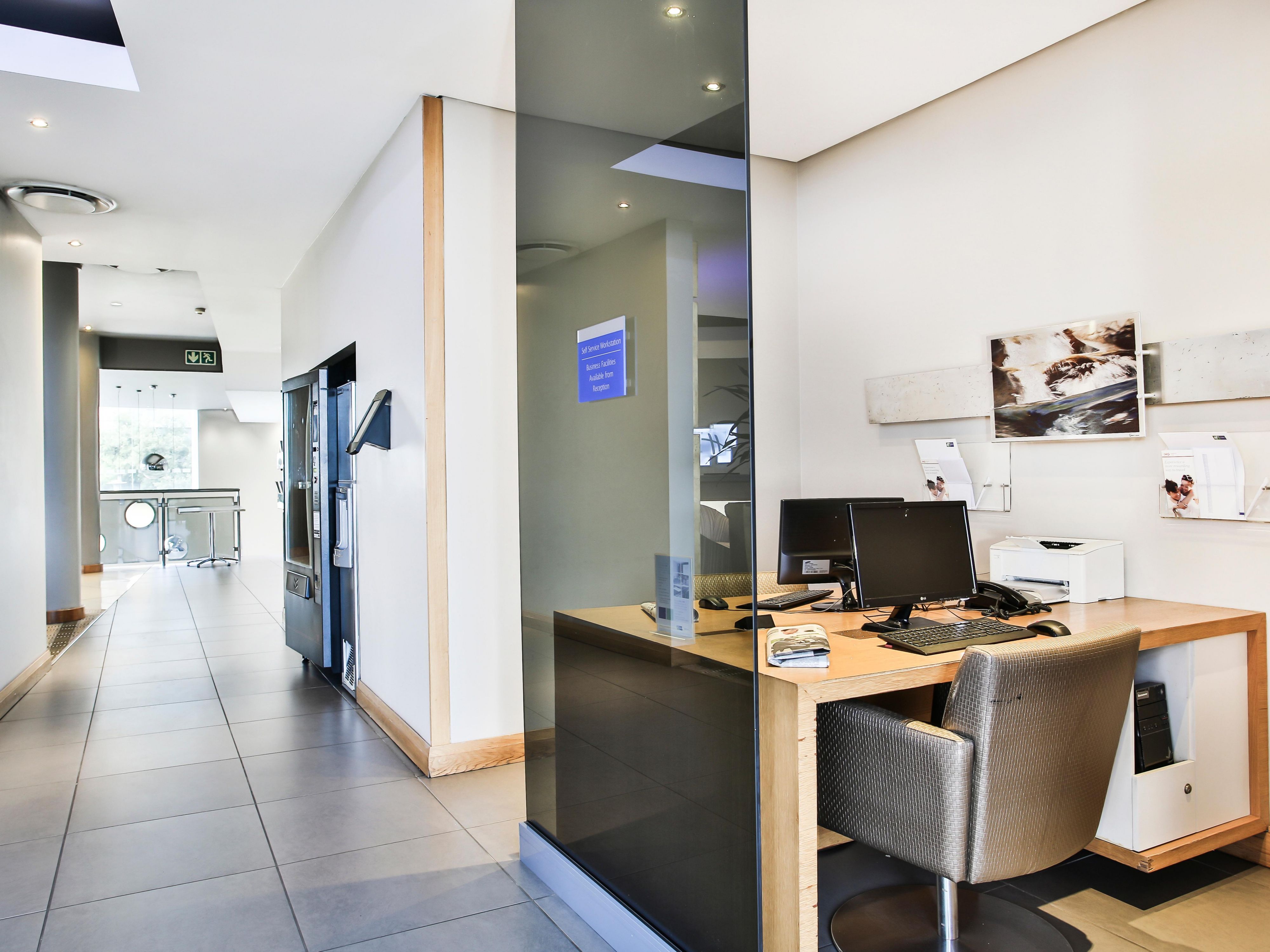 Business centre with and printers free wi-fi 