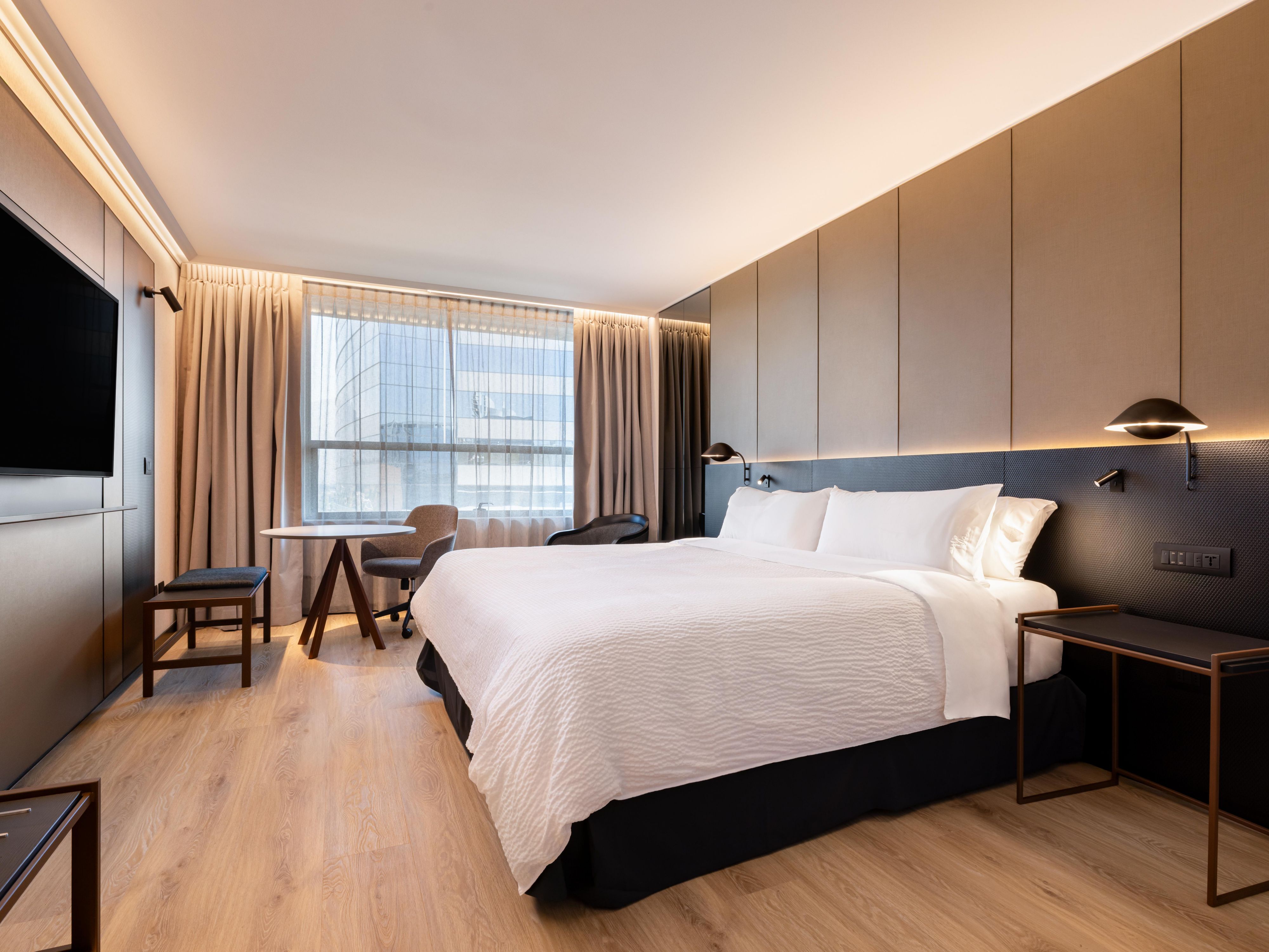 Neu renoviertes 1 Zimmer mit Kingsize-Bett auf einer oberen Etage