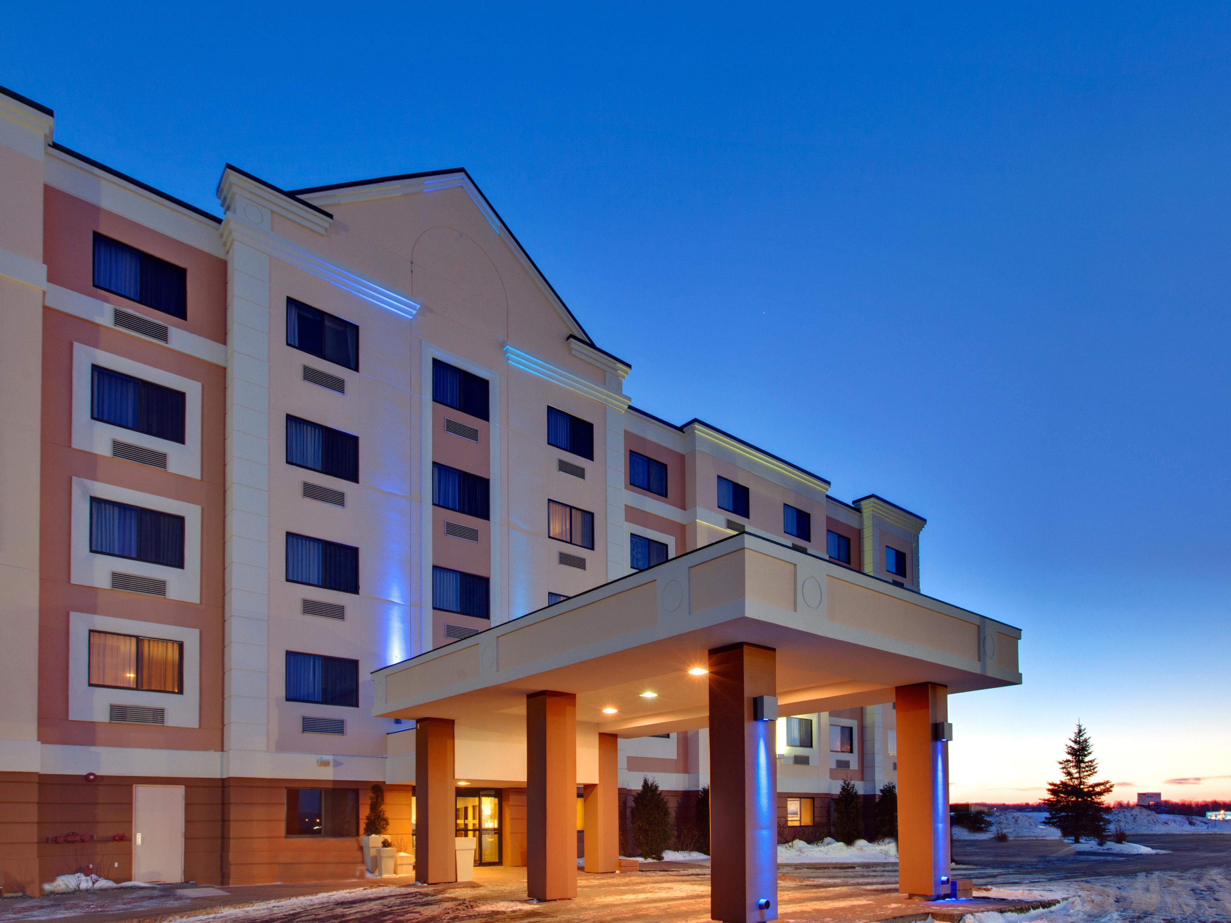 pet-friendly-sault-ste-marie-hotel-holiday-inn-express-sault-ste-marie