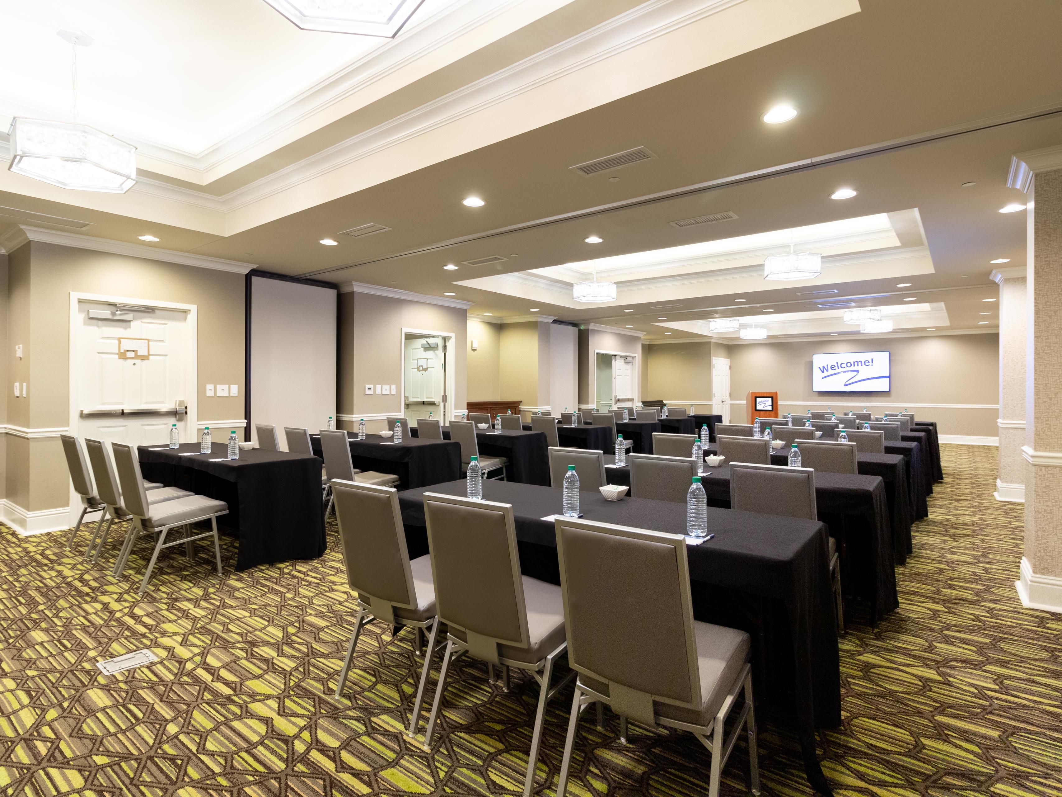 Temukan tempat Anda bersama kami! Properti kami memiliki beberapa ruang pertemuan dan acara. Kami membuat perencanaan menjadi mudah sehingga Anda dapat memfokuskan waktu Anda untuk membuat pertemuan Anda sukses. Baik rapat dewan untuk sepuluh orang atau perjamuan untuk tujuh puluh orang, tim acara kami akan bekerja dengan Anda untuk memastikan pelaksanaan yang sempurna.