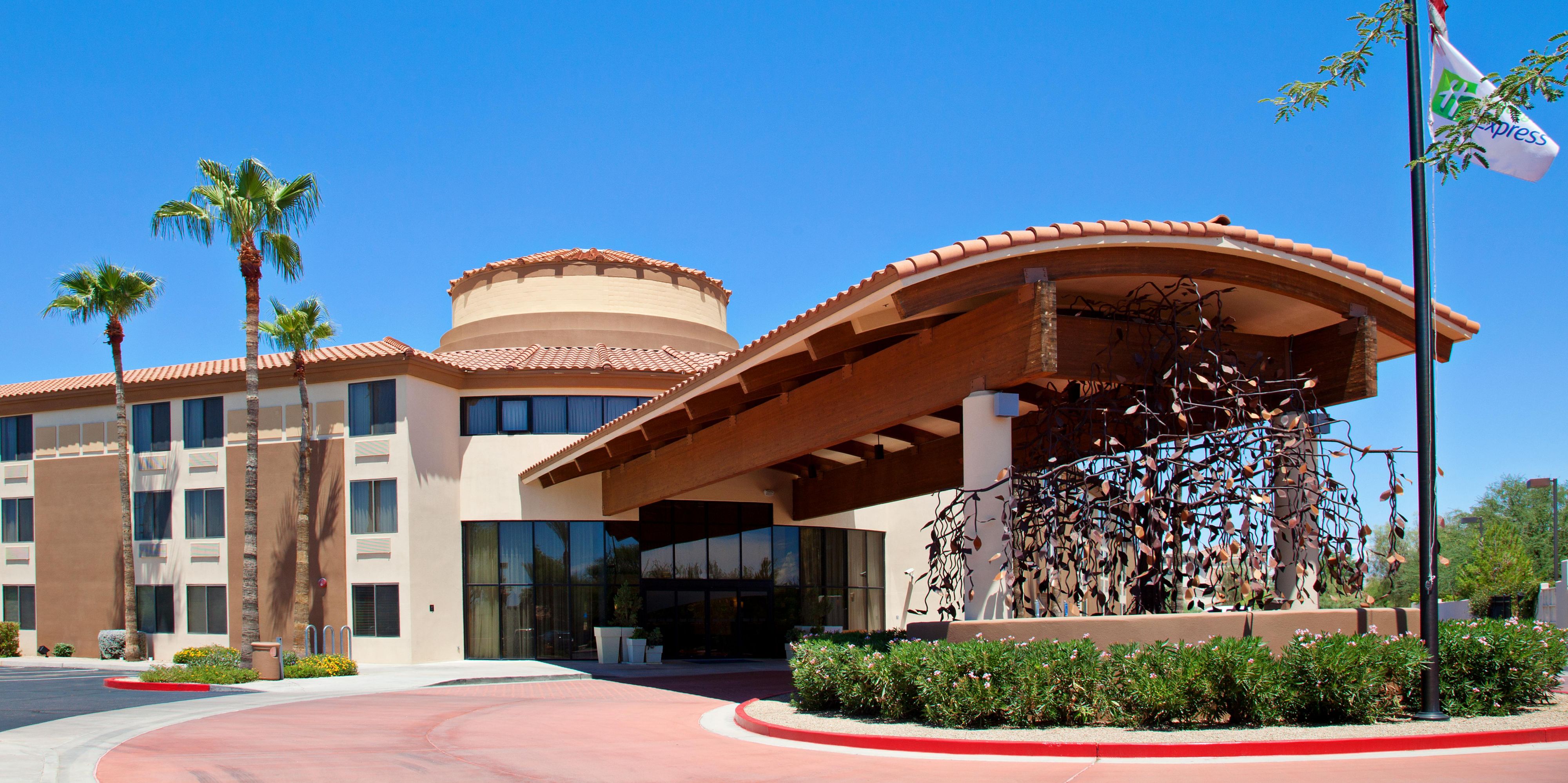 Looking for the perfect location for your next Scottsdale adventure? Look no further than our hotel in the heart of North Scottsdale! Experience the best of the city's top entertainment venues, shopping centers, and restaurants just minutes away from your doorstep. Book your stay now and discover the convenience of North Scottsdale!