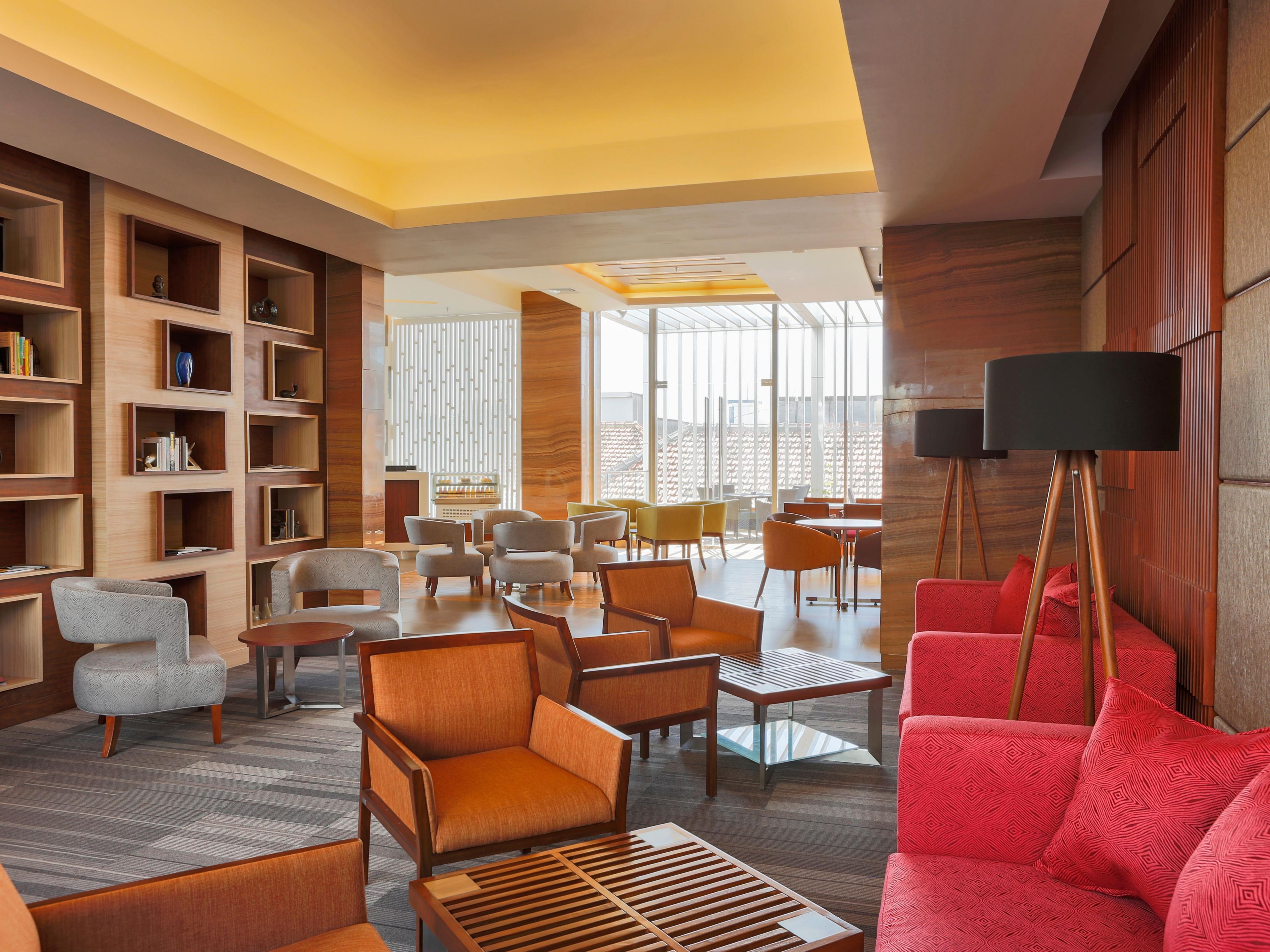 Holiday Inn Express Semarang Simpang Lima - Library