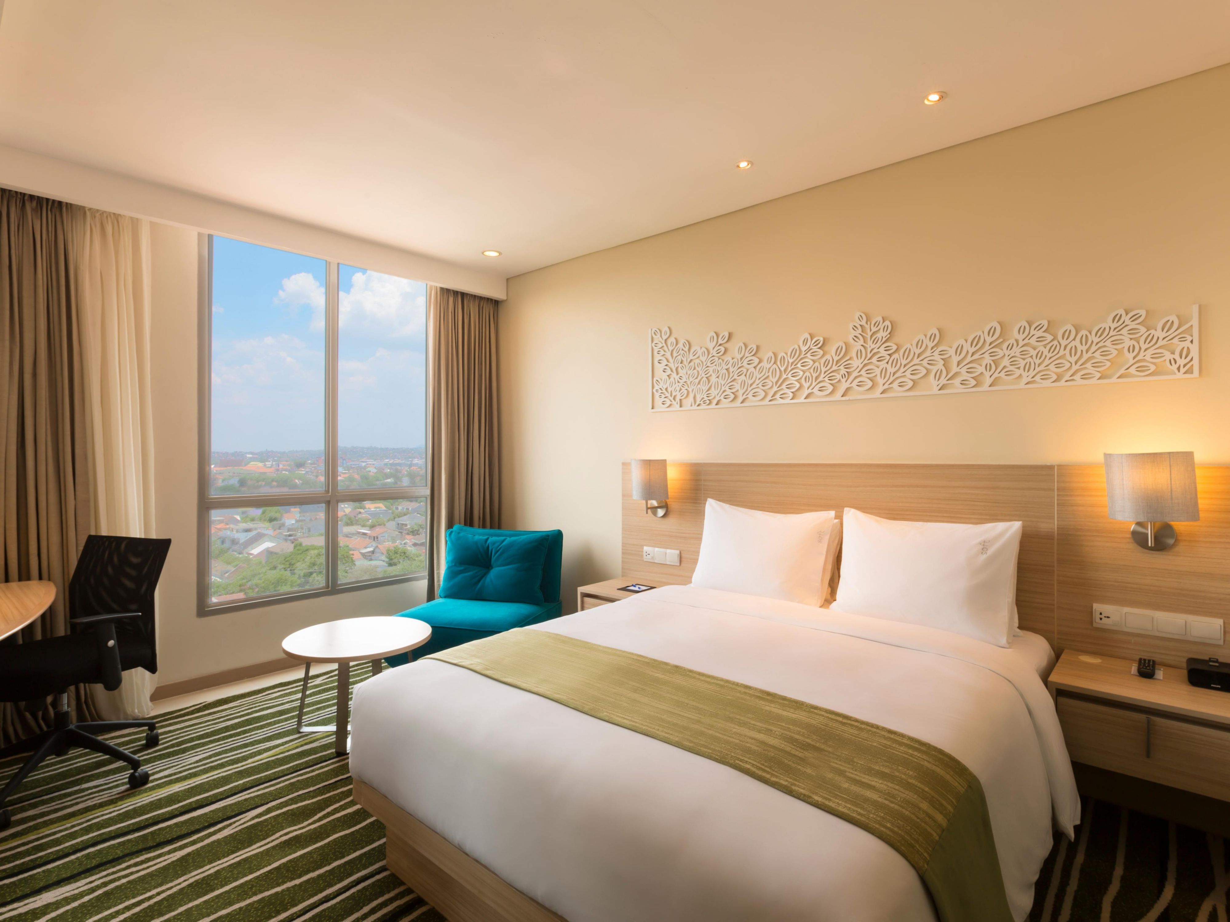 Holiday Inn Express Semarang Simpang Lima - Queen Bed Room