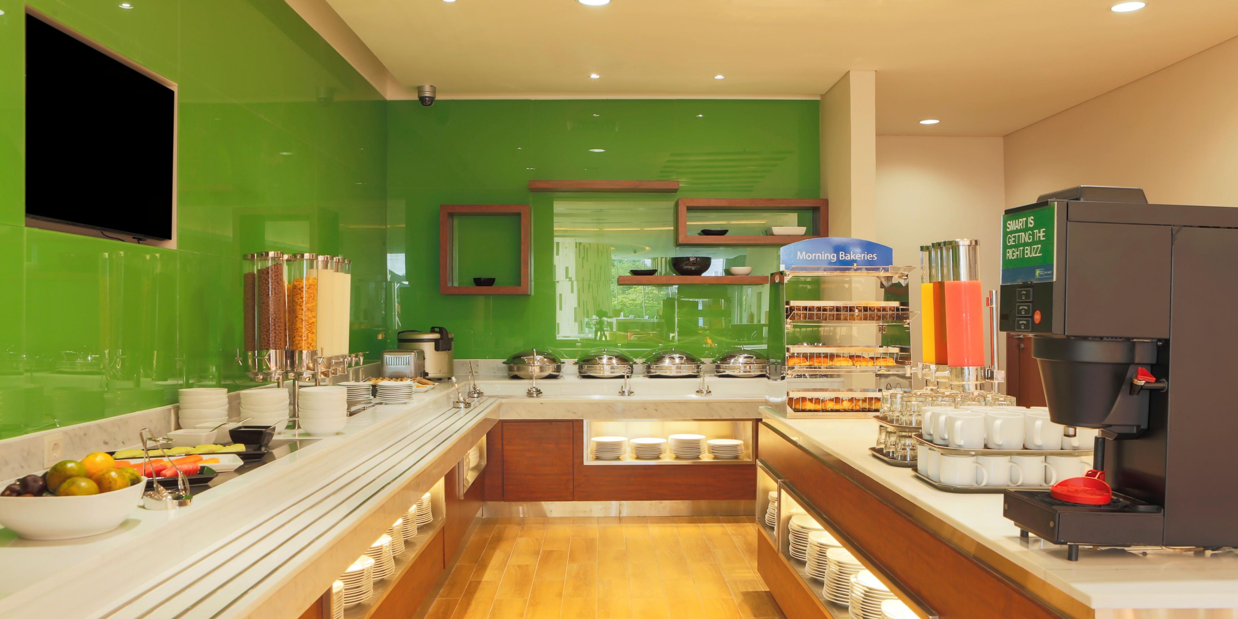 The Express Start Breakfast offers a full range of breakfast items including eggs, yogurt, whole wheat muffins, oatmeal, cereal and a Grab & Go option for those who are in a hurry. The best part about this is it's free for all our guests!