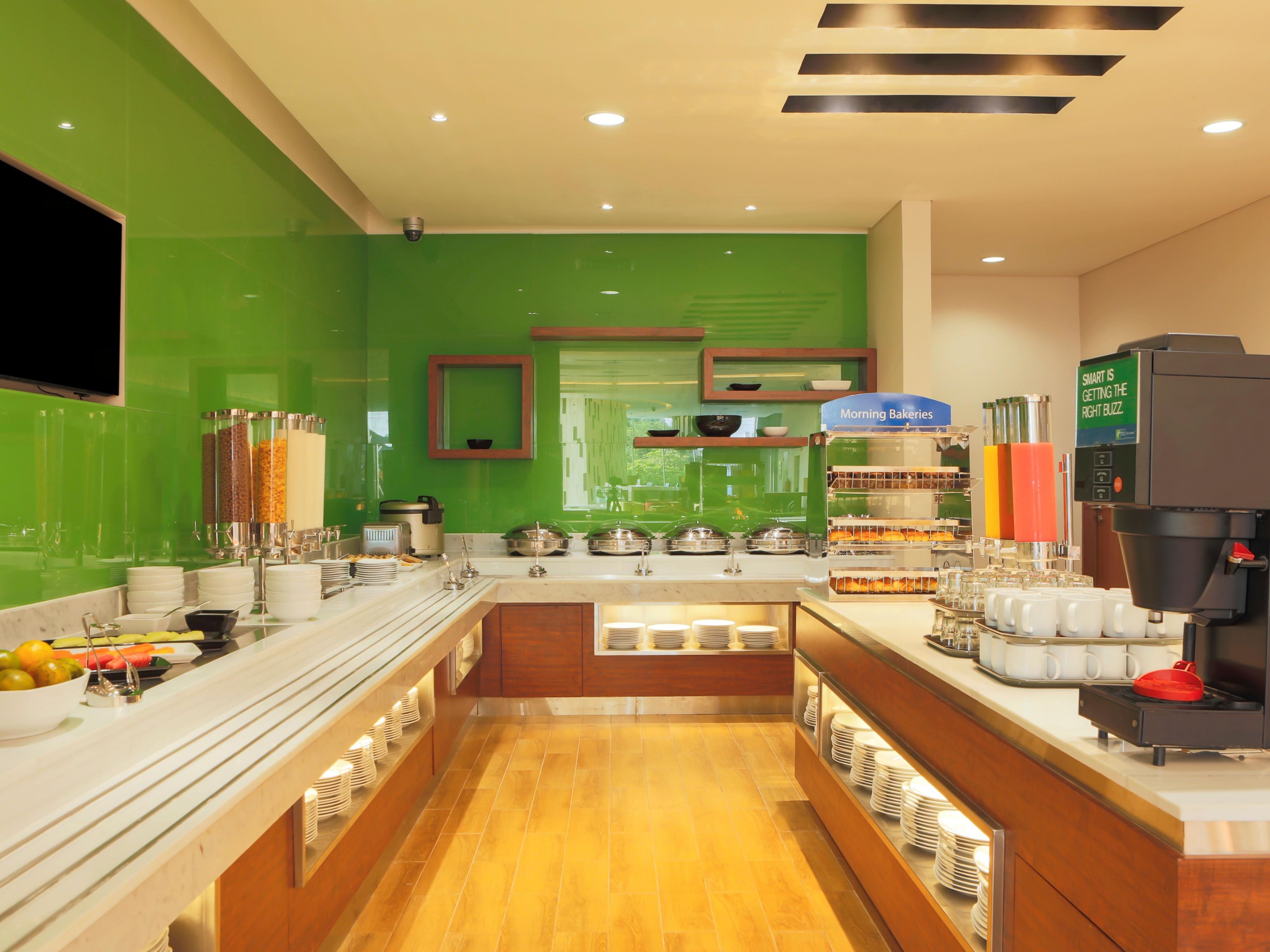The Express Start Breakfast offers a full range of breakfast items including eggs, yogurt, whole wheat muffins, oatmeal, cereal and a Grab & Go option for those who are in a hurry. The best part about this is it's free for all our guests!