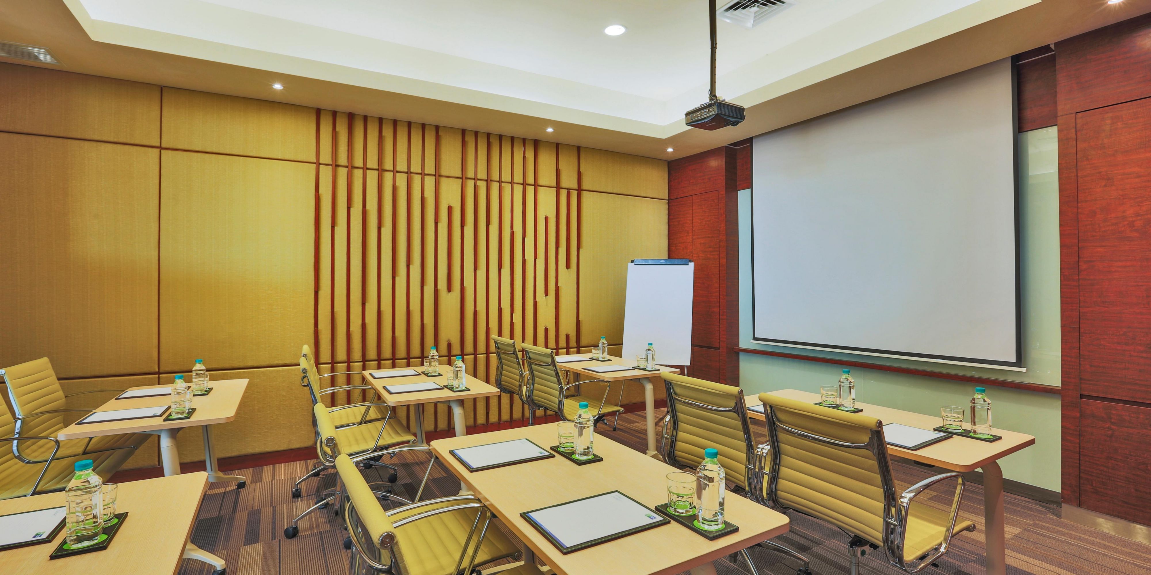 Make your meeting in Semarang a success at Holiday Inn Express Semarang Simpang Lima. Take advantage of our meeting room features that can accommodate up to 20 persons with the latest technology and equipment provided.