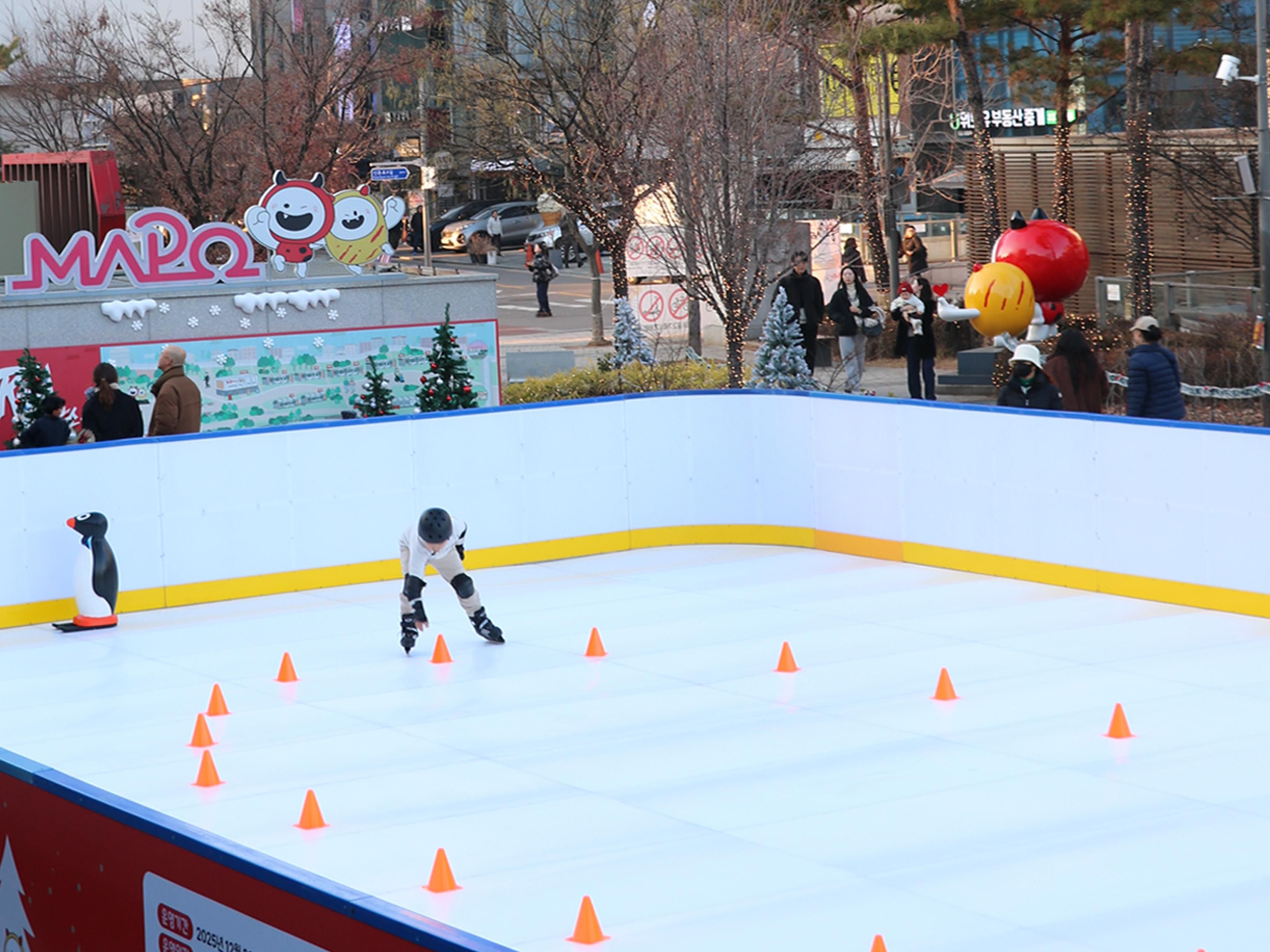 Step outside the hotel and glide into winter magic at "Umppa Ice Rink", a free, festive outdoor ice skating experience made just for kids ages 5 to 12. 
December 20 to February 13

Why You’ll Love It.
Surrounded by twinkling lights and holiday decor
Fun for the whole family. Parents can watch or join the fun.