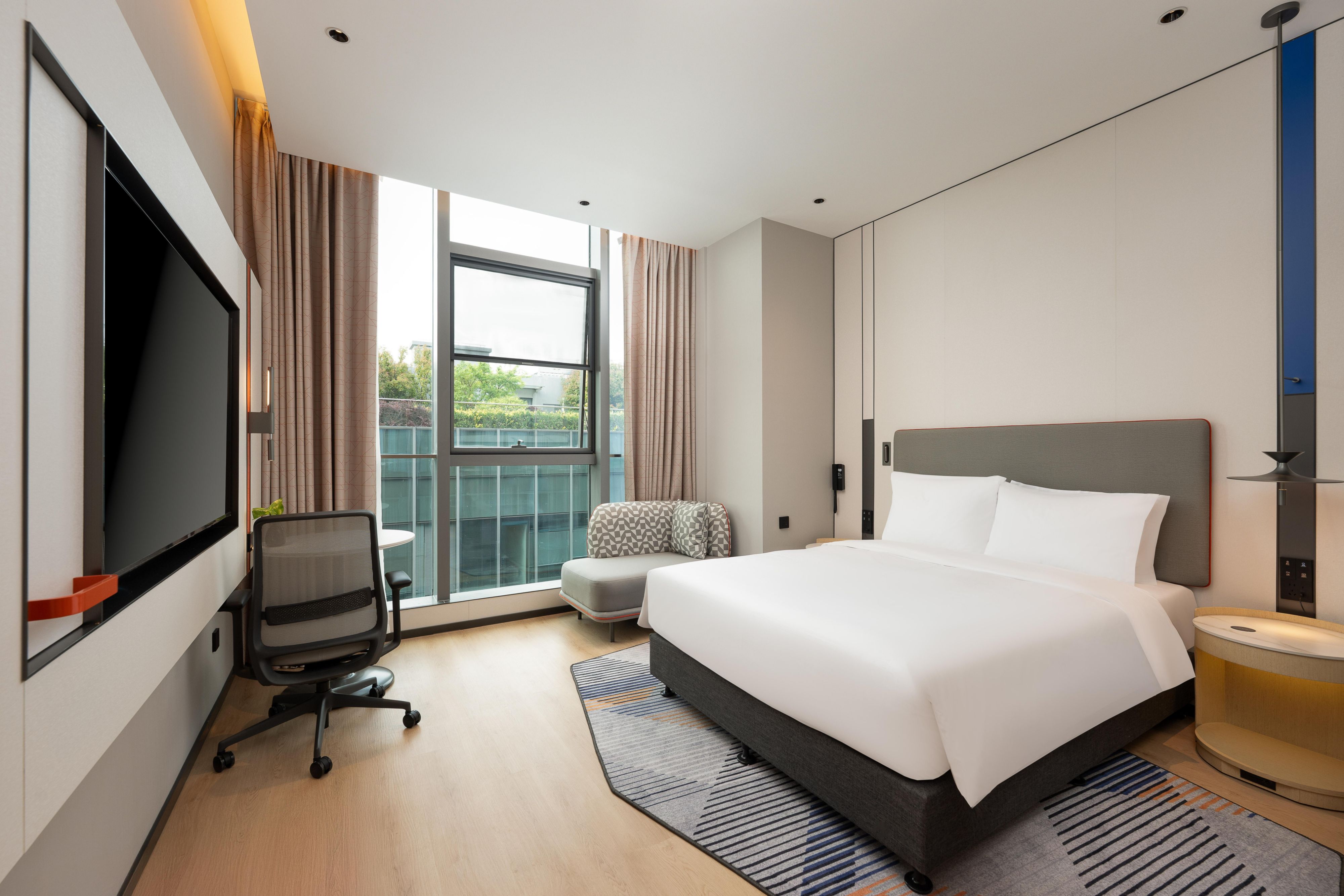 holiday-inn-express-shanghai-