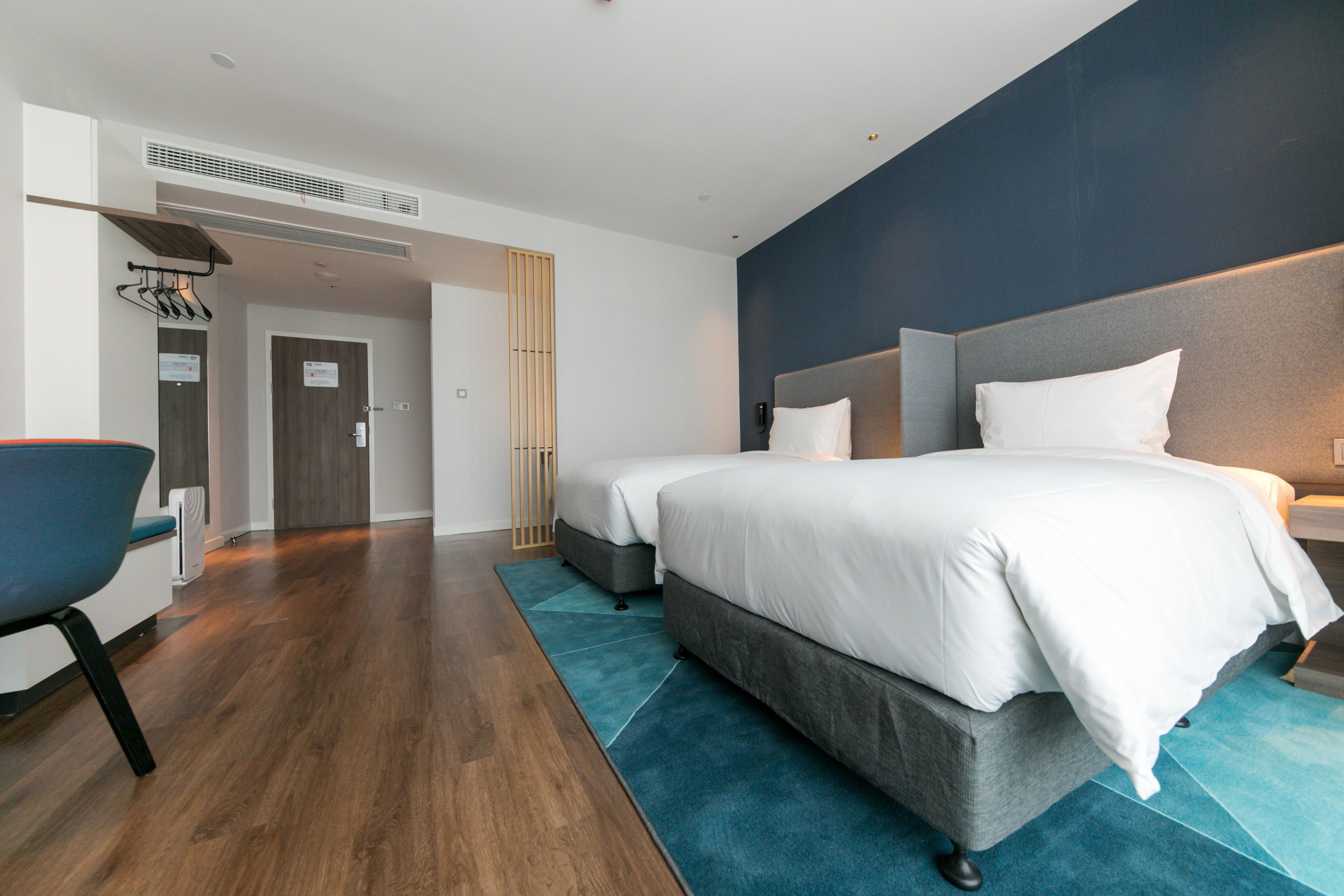 holiday-inn-express-shanghai-