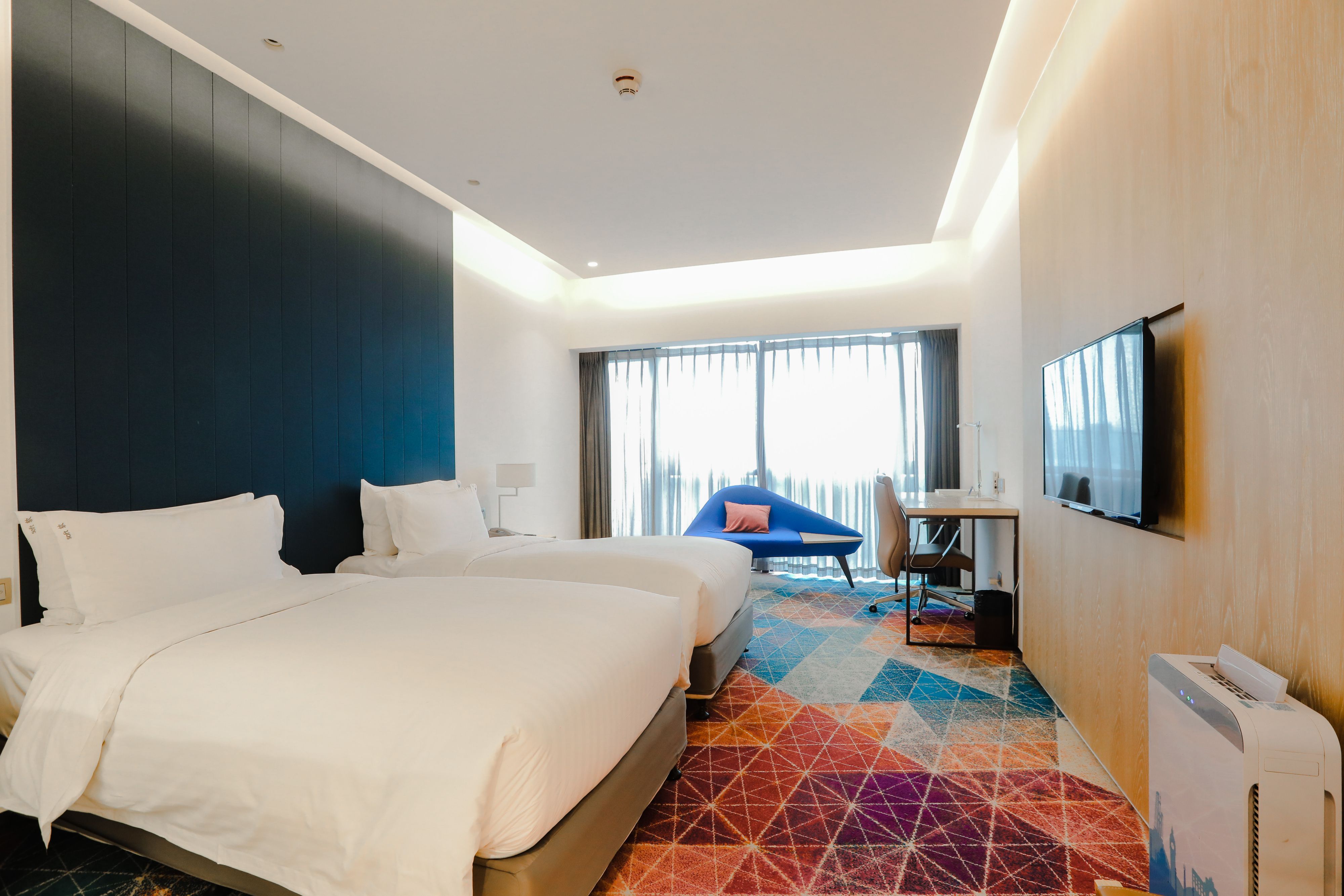 holiday-inn-express-shanghai-