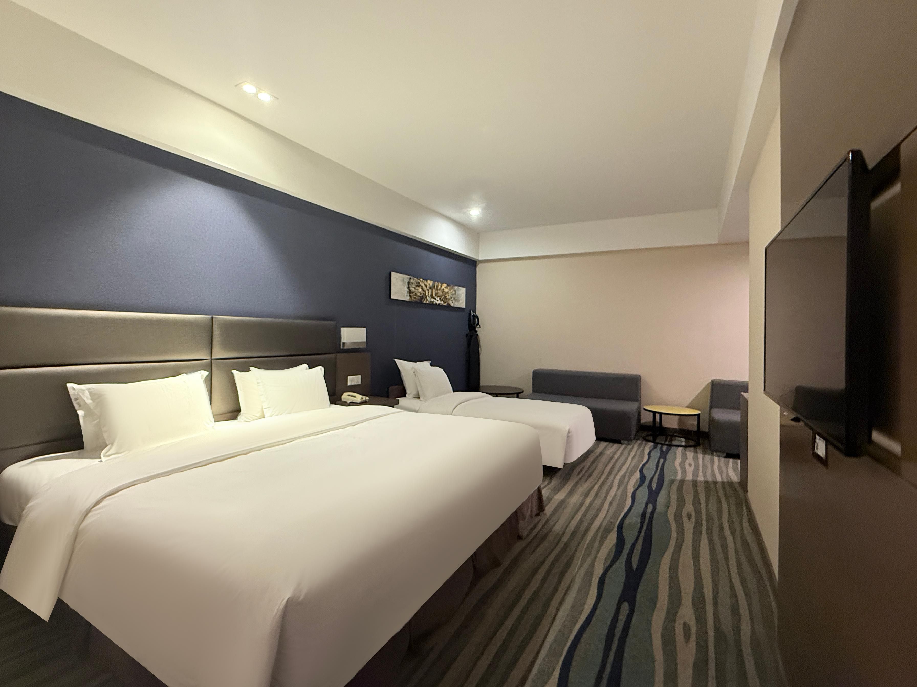 1 King 1 Single Suite
