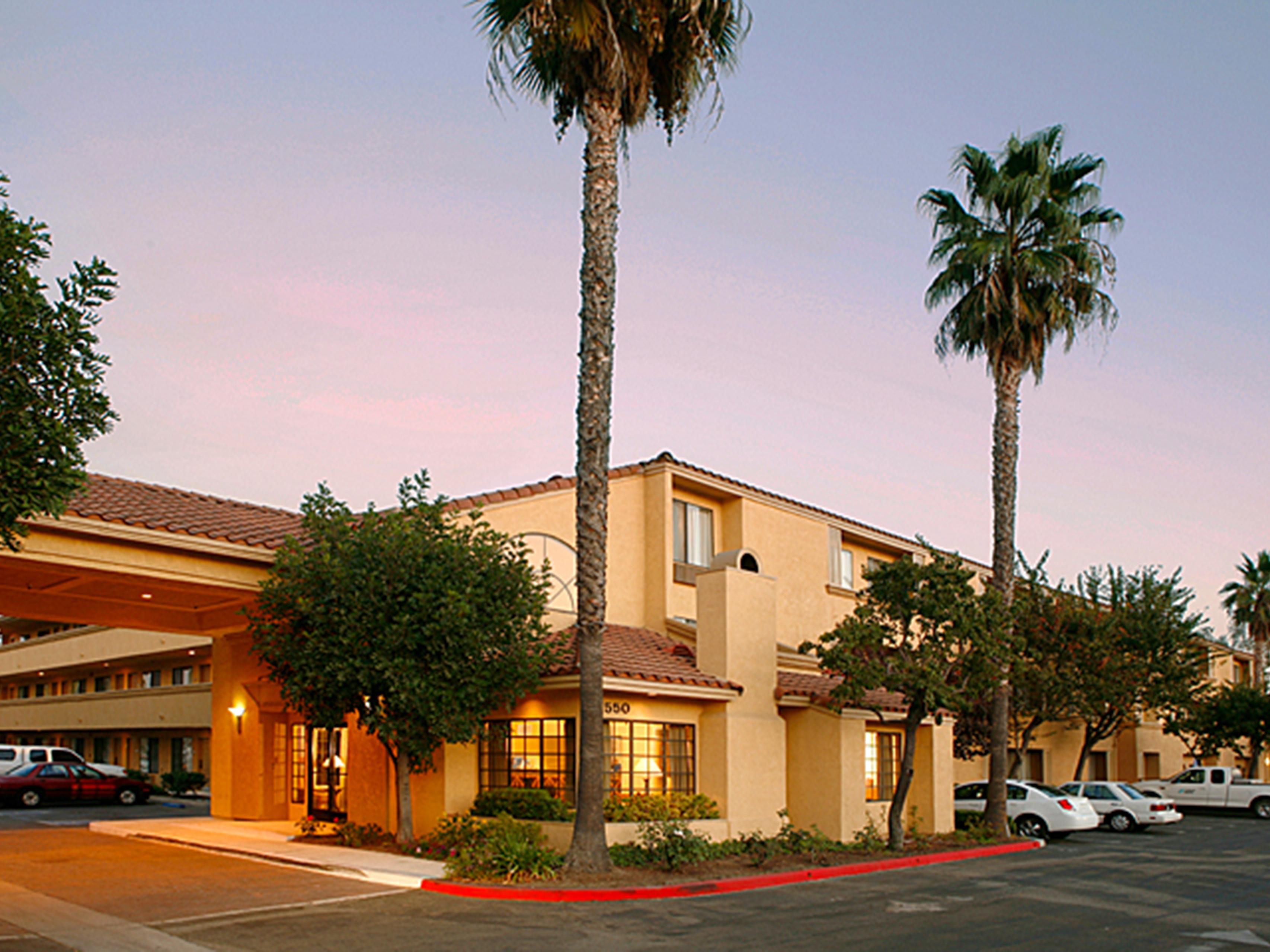 simi valley hotels and resorts
