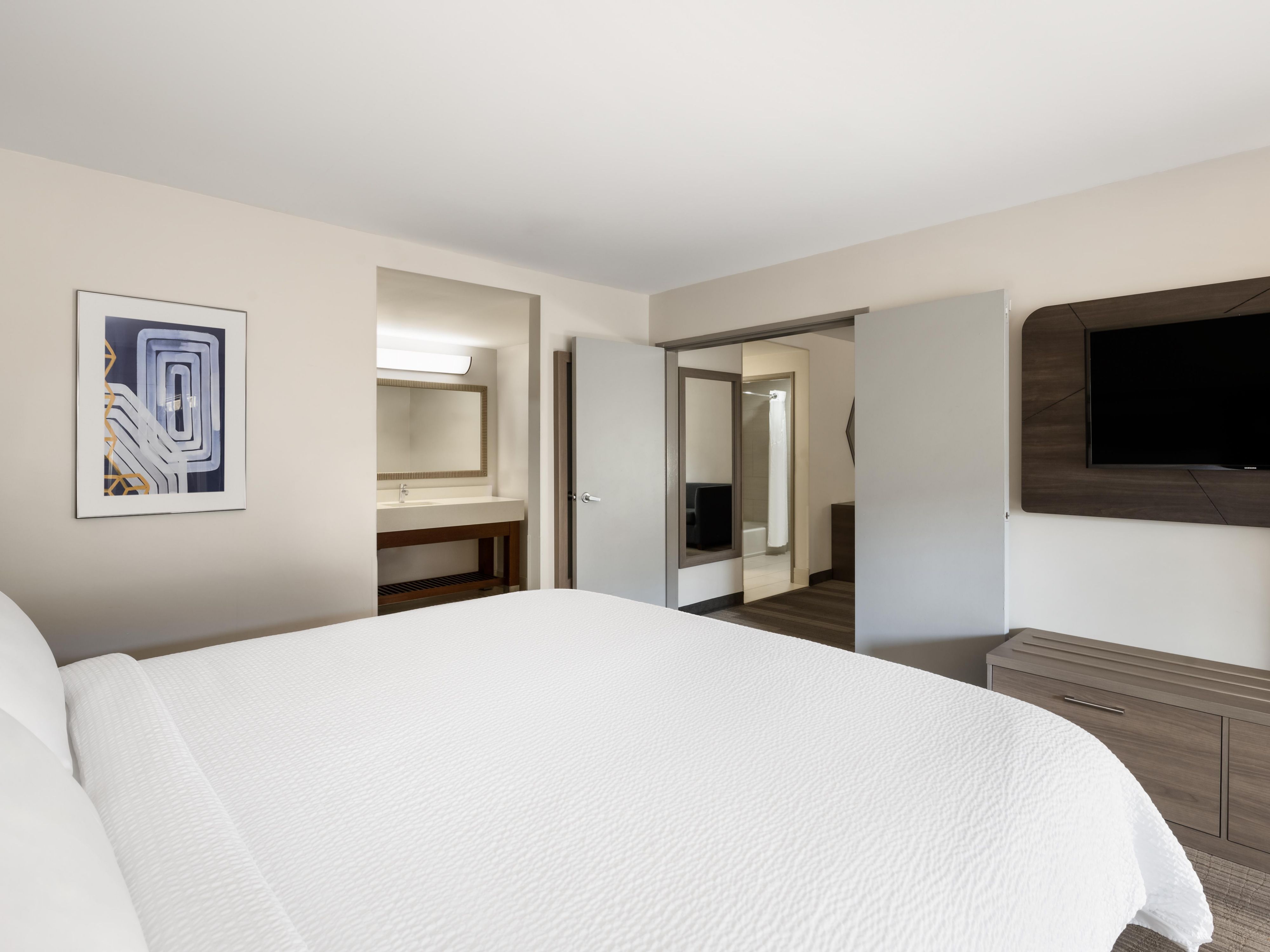 Holiday Inn Express Simi Valley Guest Room & Suite Options