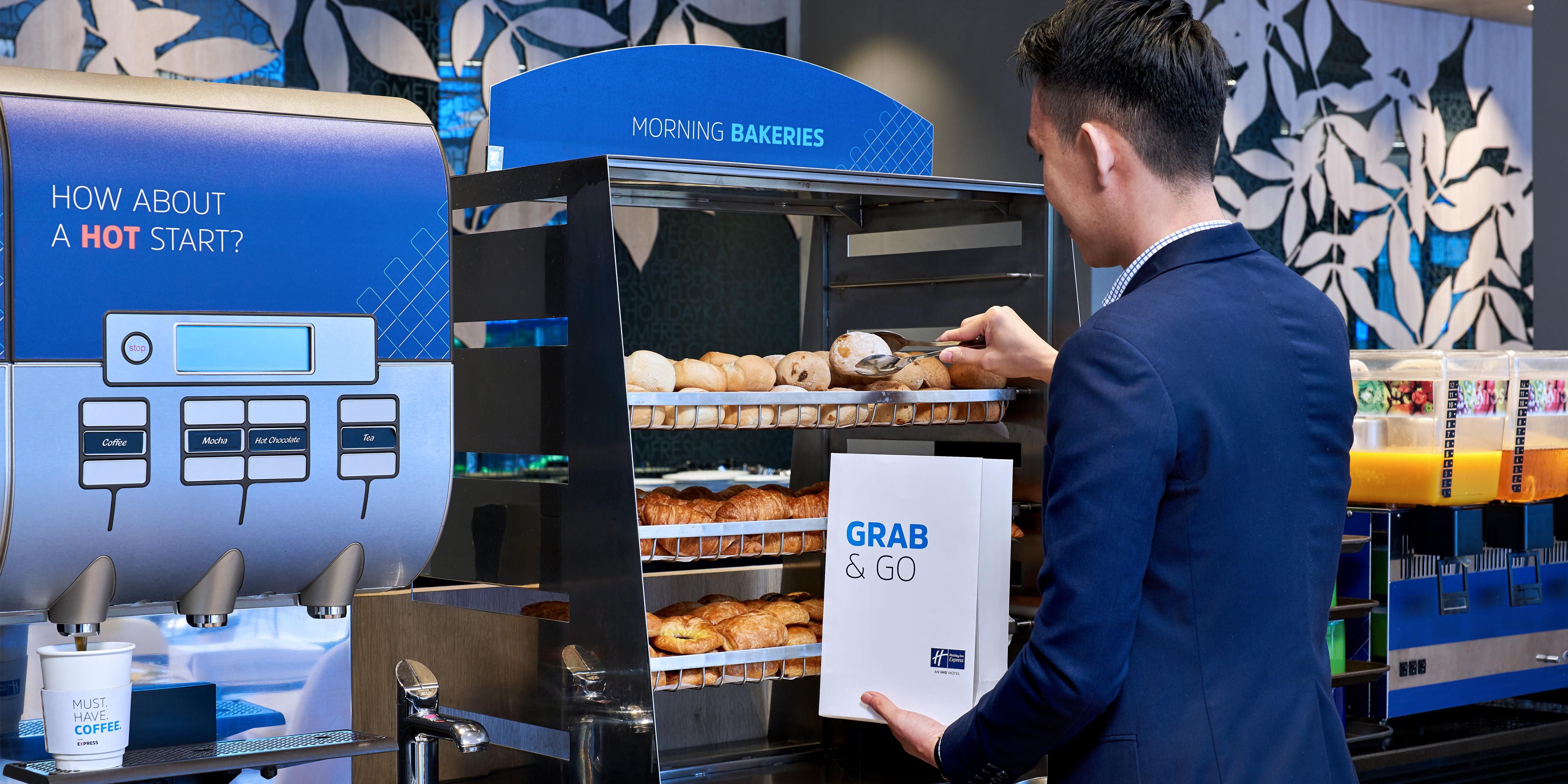 Enjoy a wide selection of both alcoholic and non-alcoholic beverages, snacks, light fares & simple deals throughout the day at our Great Bar. Here, you can also find our Grab & Go option available for those in a hurry for breakfast.