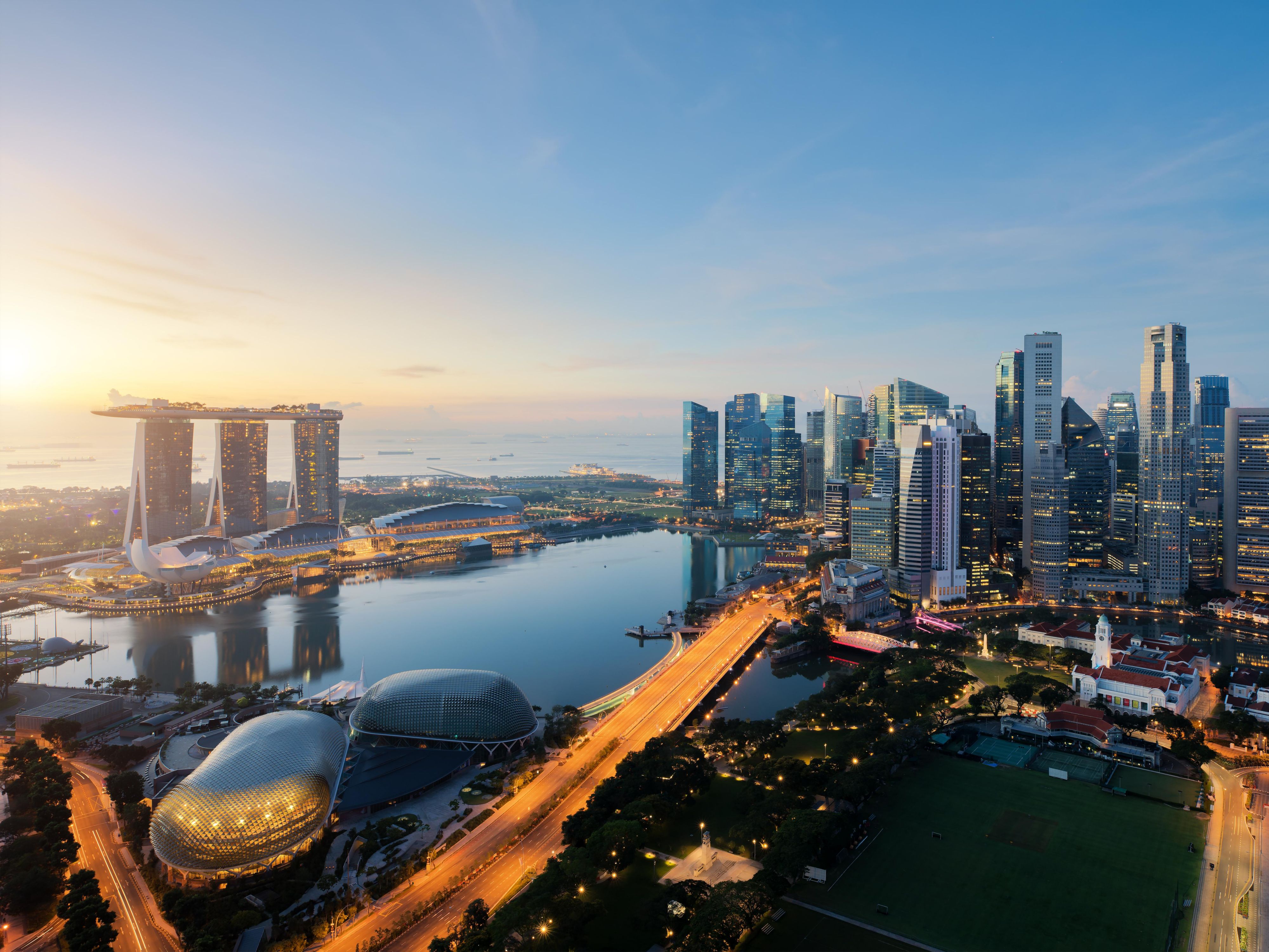 Centered in the prime shopping district, our hotel offers convenient access to the Central Business District, leading medical establishments, and iconic shopping destination that includes Paragon and ION Orchard. With Somerset and Orchard MRT stations nearby, exploring the city becomes seamless and effortless.
