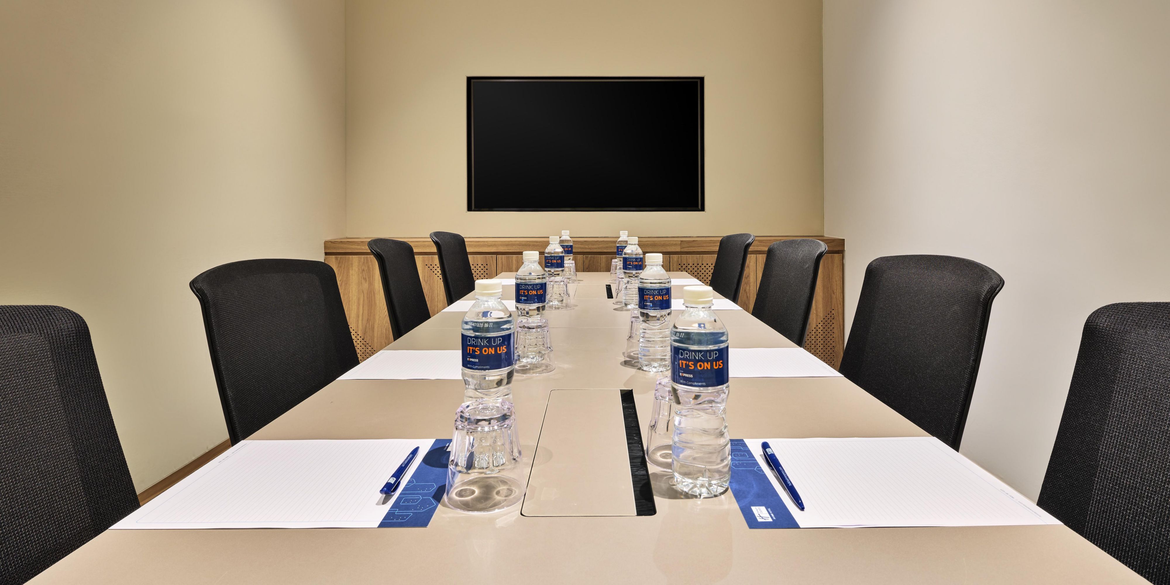Need a space to get work done or hold a meeting? Our meeting room at Holiday Inn Express Singapore Serangoon is the perfect solution. Designed to accommodate up to 6 people, our meeting room is equipped with modern amenities such as Wi-Fi and a flat-screen TV to make your business meetings more productive. 