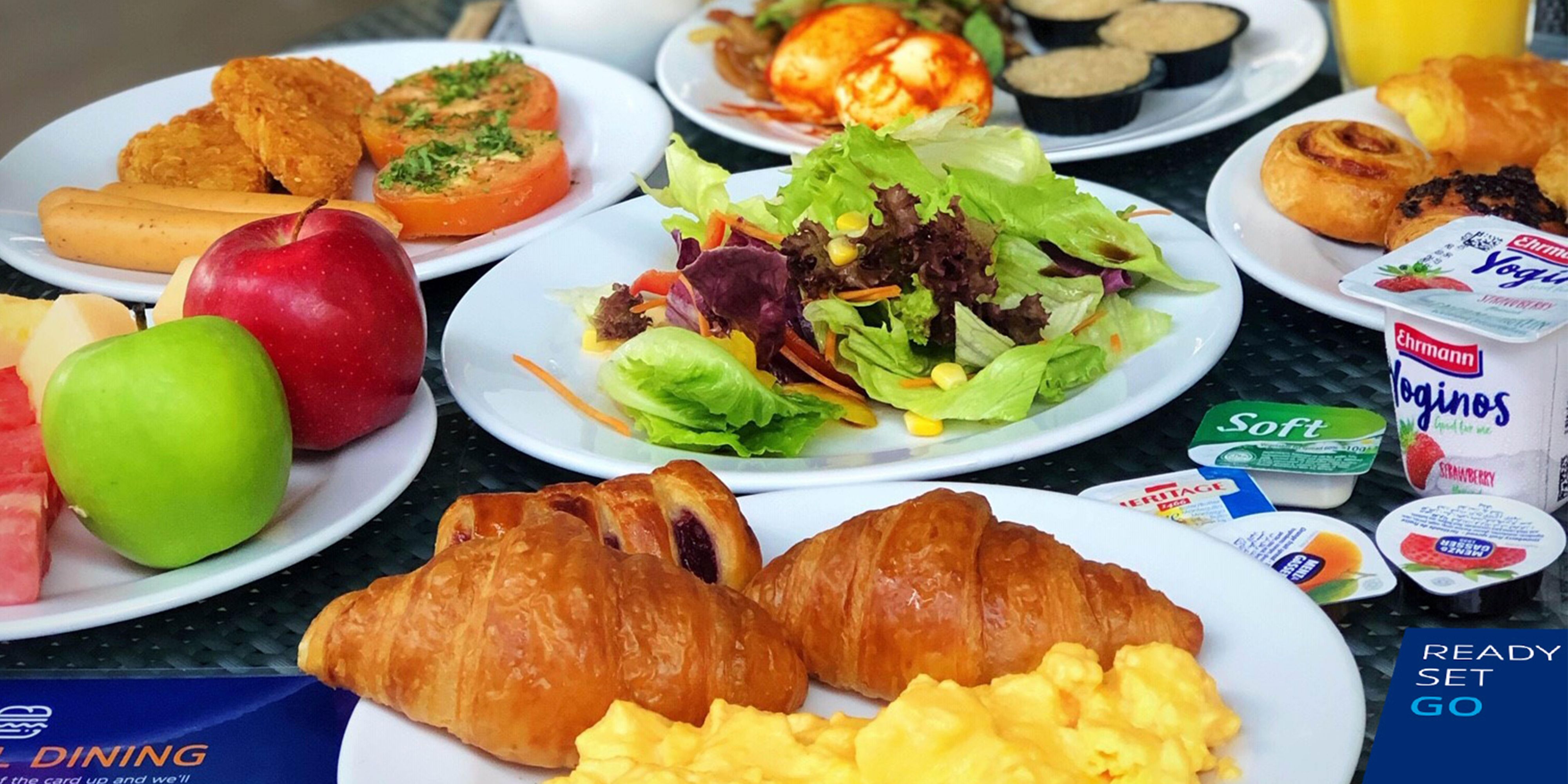 A delicious halal breakfast buffet is included in every simple & smart stay with us. Enjoy a selection of food and beverage to recharge. We also provide a grab & go option for those in a hurry, ensuring the first meal of the day is not skipped.
