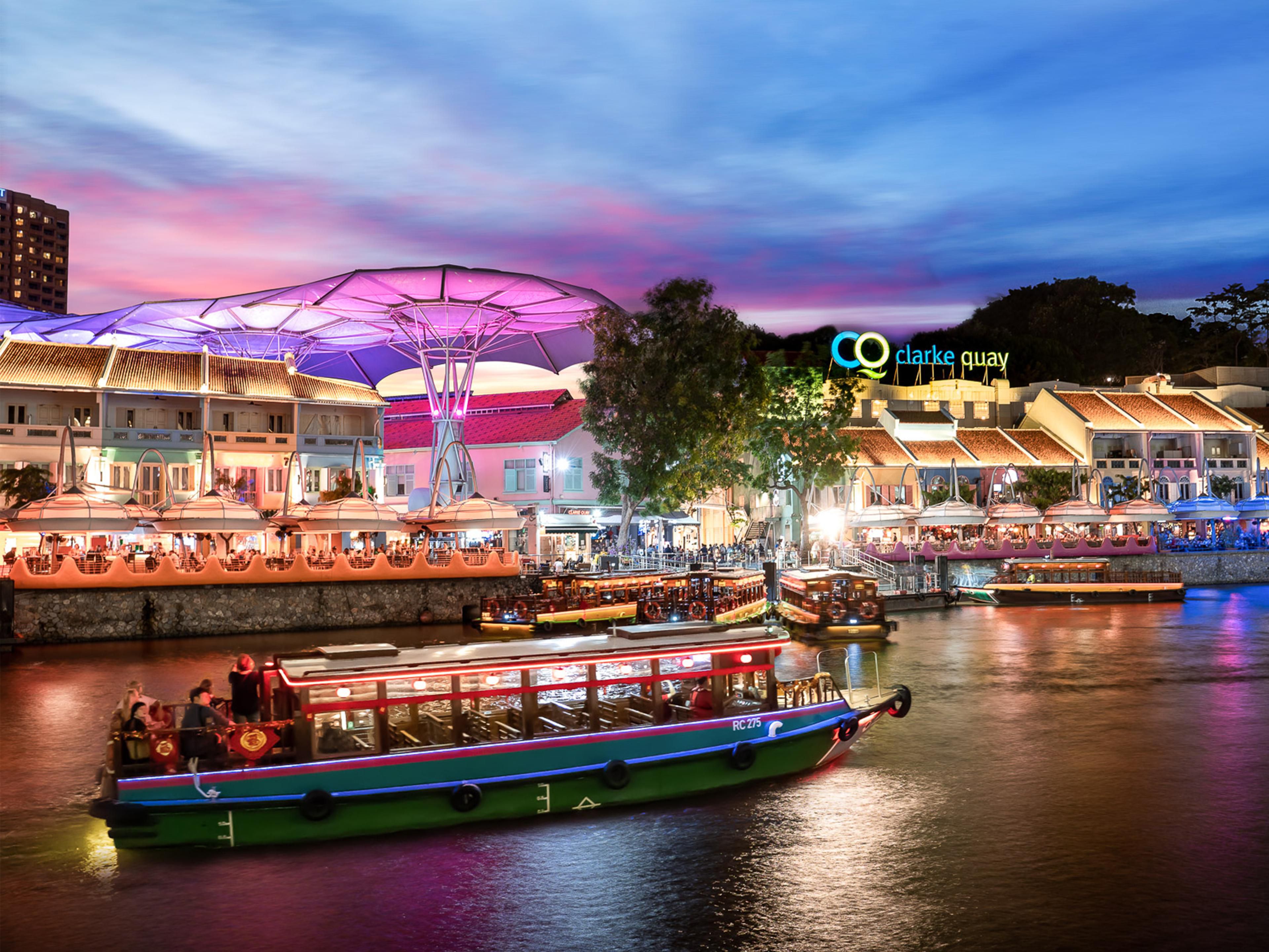 Explore and enjoy exclusive discounts on nearby attractions and dining spots such as the Singapore River Cruise and Slingshot Singapore when you stay with us!