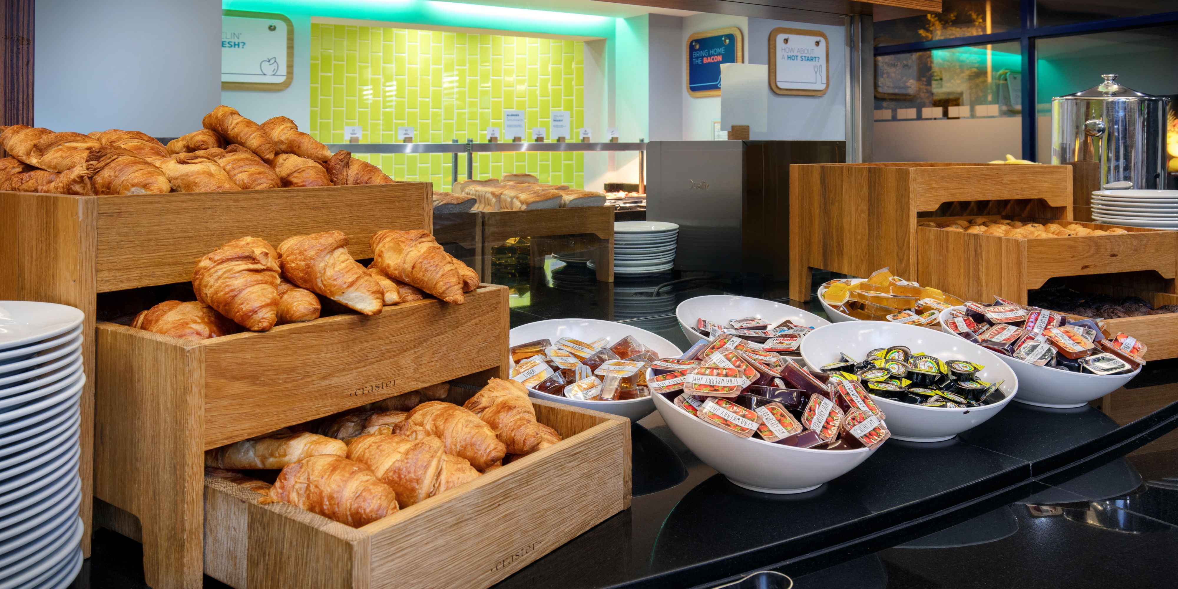 Express Start Buffet Breakfast always inclusive. Open from 
6:30 am – 10:00 am Weekdays
07:00 am – 10:30 am Weekends
