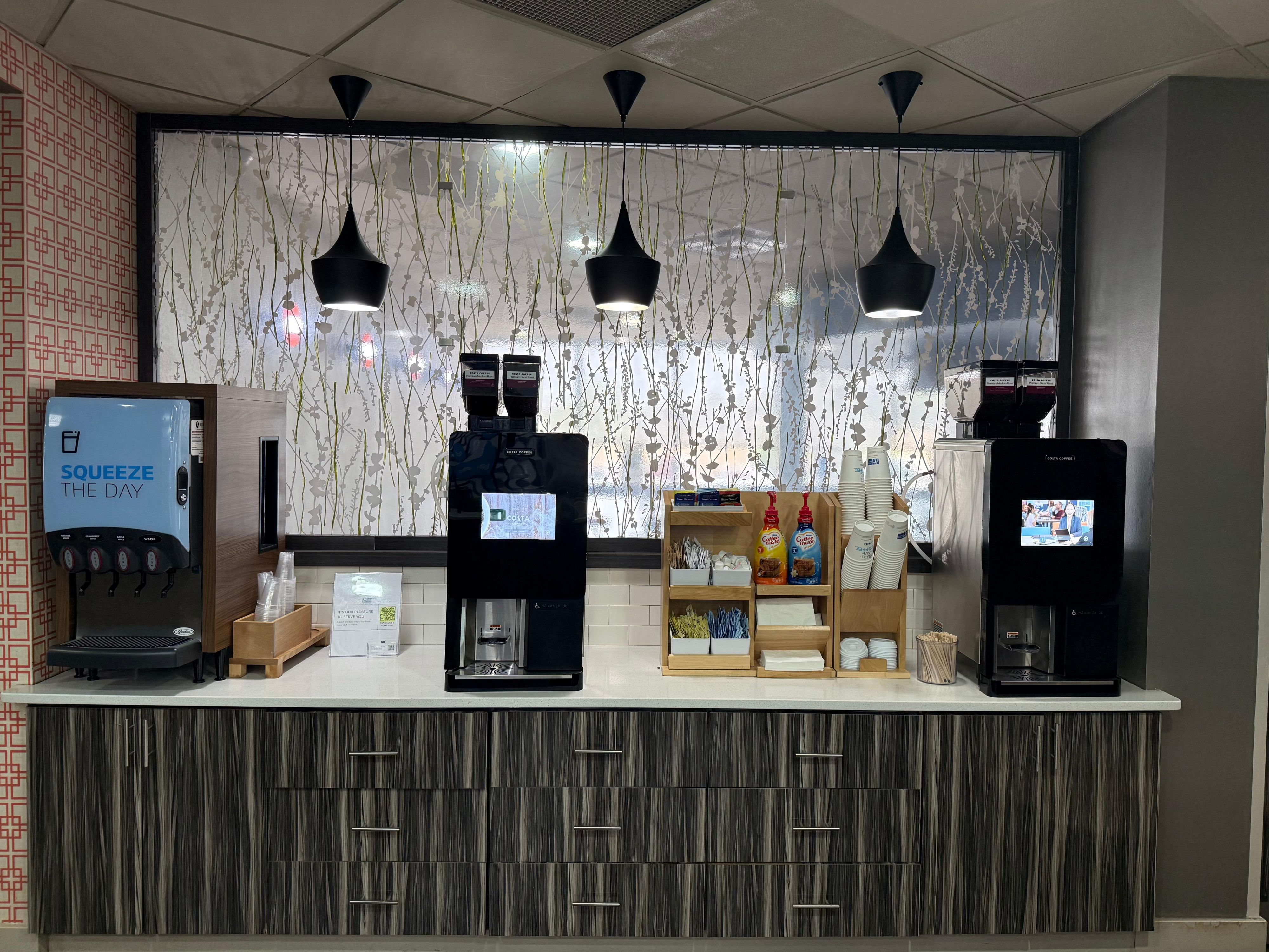 Savor the taste of fresh brewed coffee around the clock with our new bean-to-cup coffee machine, available 24/7 in the lobby. Elevate your stay with us and relish every sip our exceptional coffee!