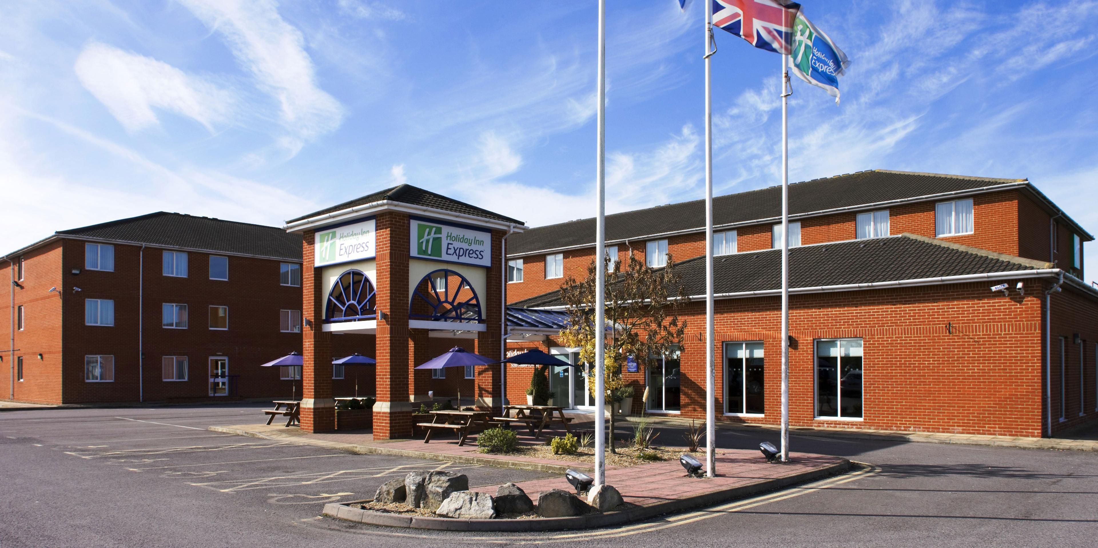 Southampton Pet Friendly Hotels  Find IHG Dog Friendly Hotels in  Southampton, United Kingdom