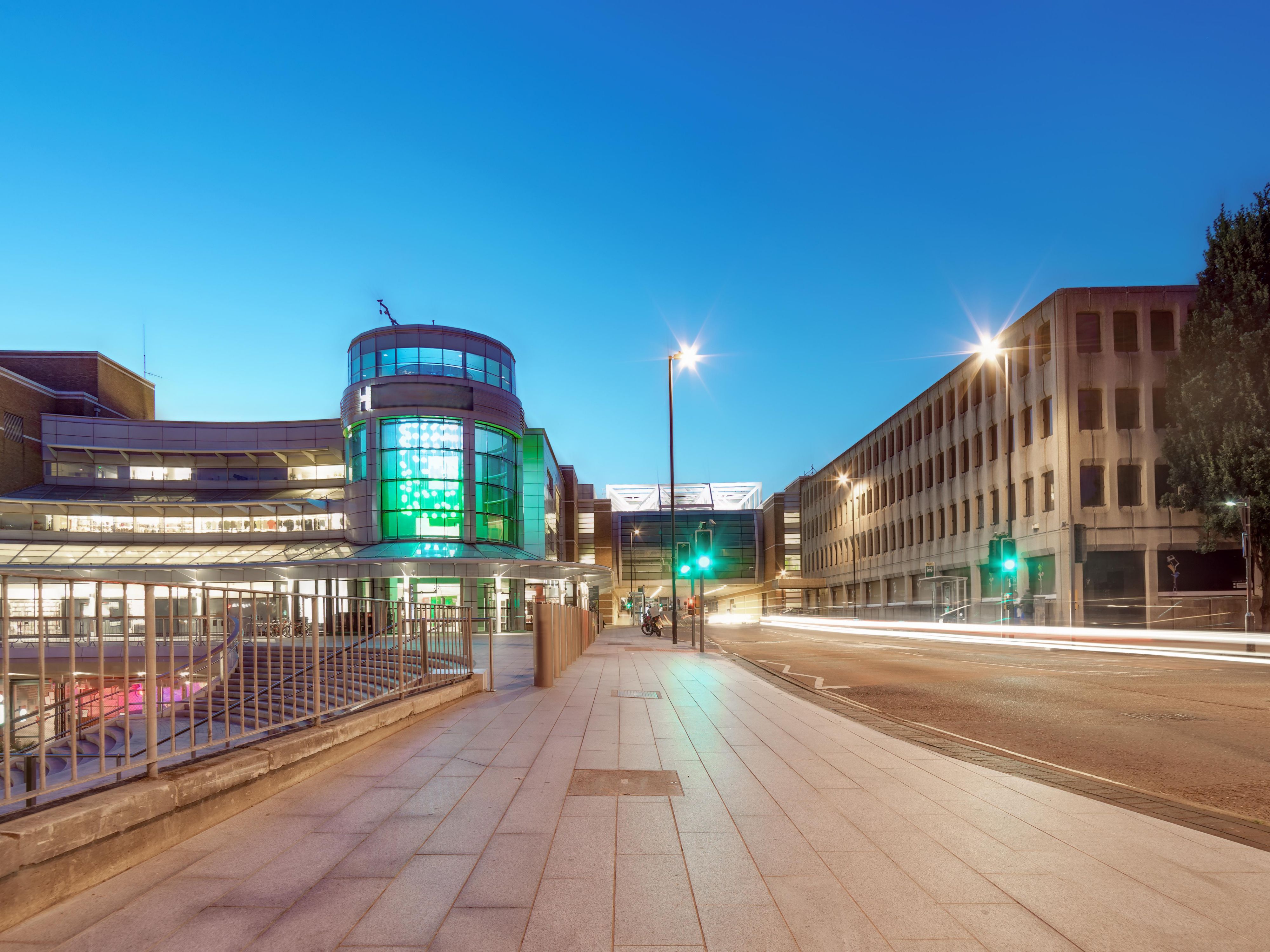 Hotel is only 12 minutes away from Southampton airport and 5 minutes away from Hedge End train station 