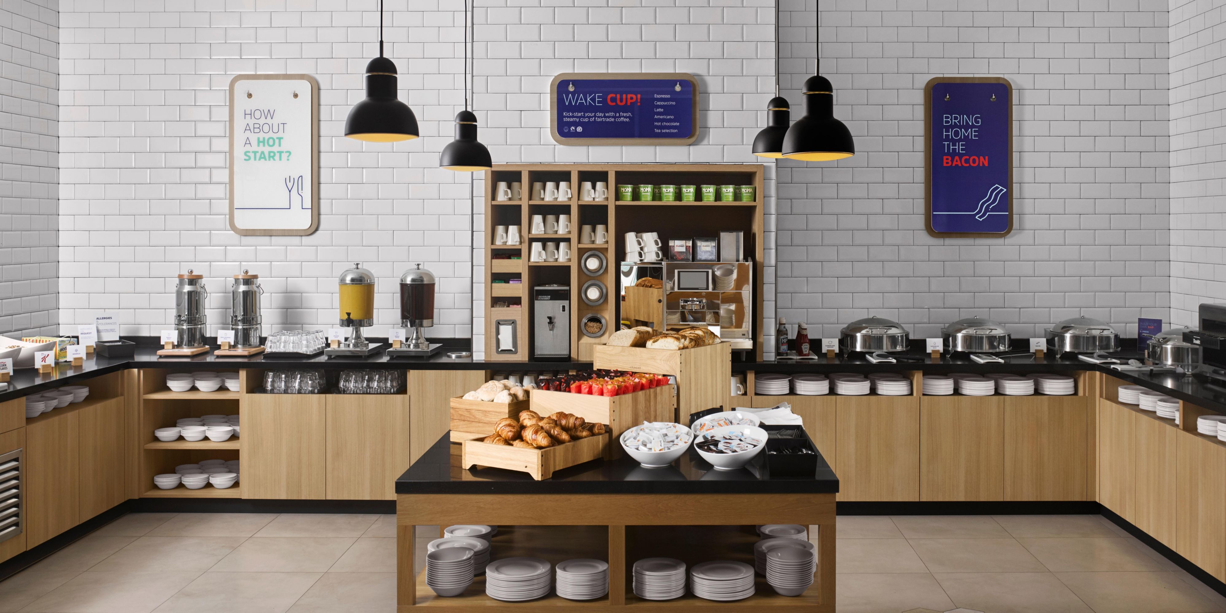 Every morning, head for the Express Start™ Breakfast. This continental buffet offers fluffy croissants and pastries, plus local cold cuts, eggs, cheeses and fresh fruit.