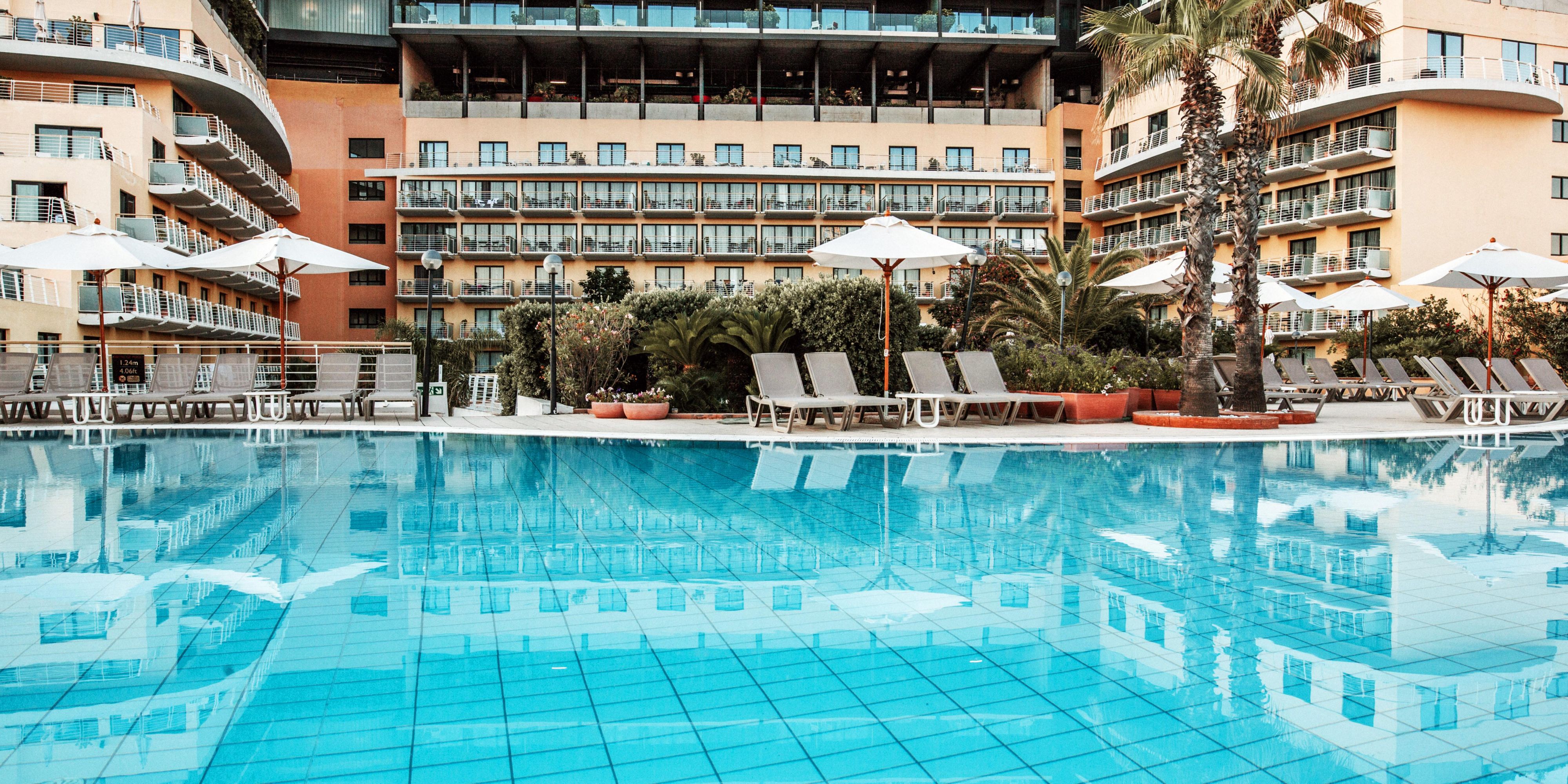 With every stay, get access to the outdoor pool, heated indoor pool for maximum comfort and relaxation. Guests can make use of Spa and Malta's largest gym - Cynergi.
The Outdoor Pool is closed due to the cold weather.
