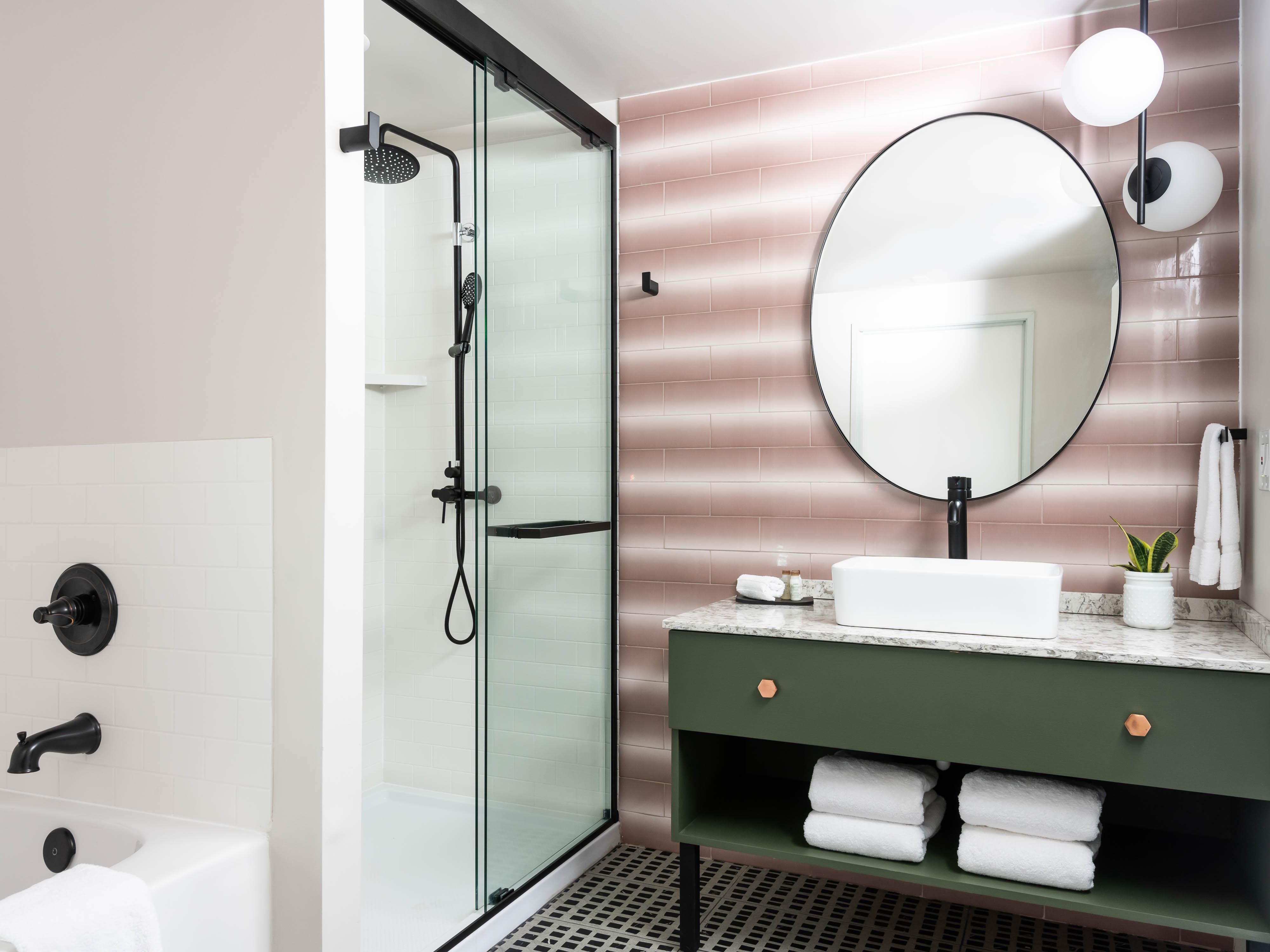 Shower/Tub Combo Suite Bathroom