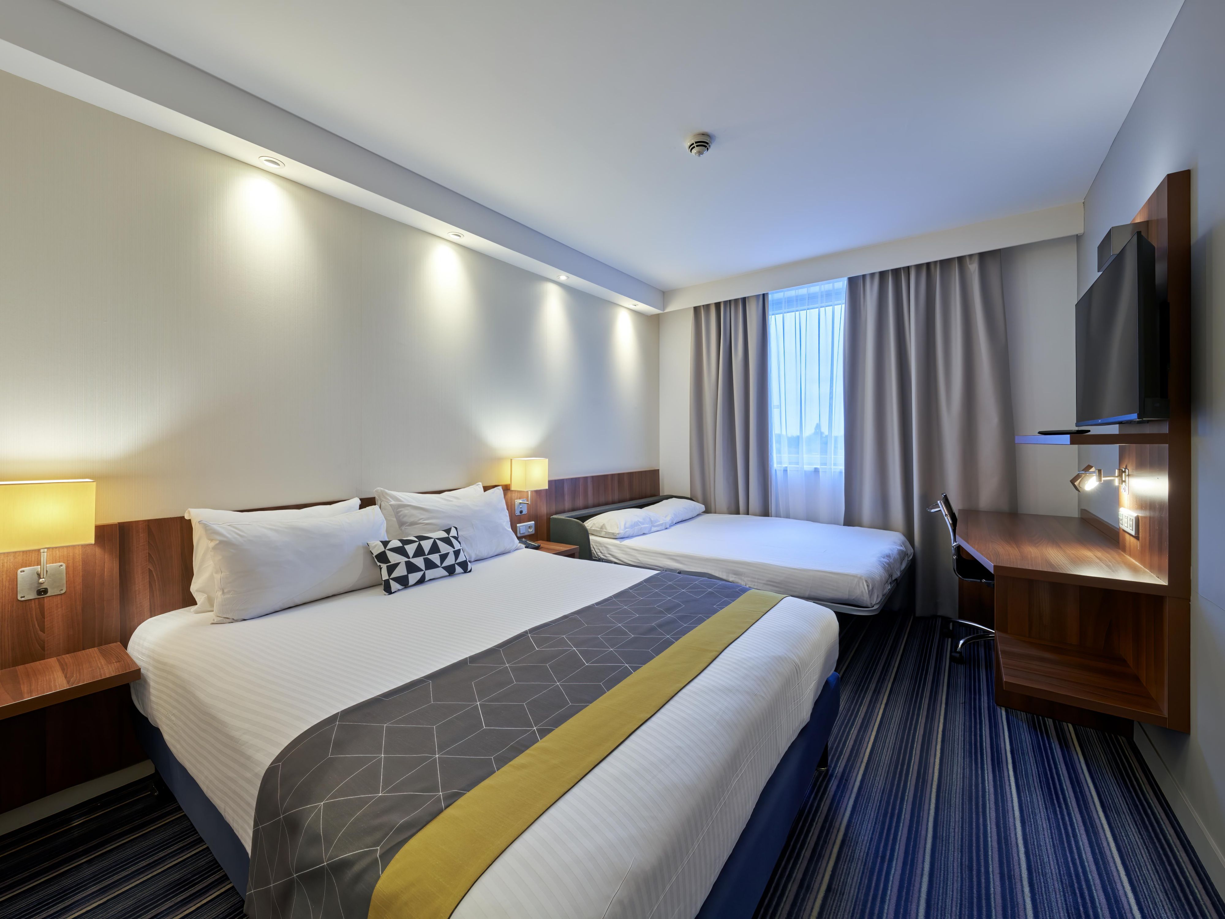 Your entire family is welcome in our hotel! With our comfortable family rooms equipped with one large bed and a sofa, you can sleep all together and enjoy your stay in our city.