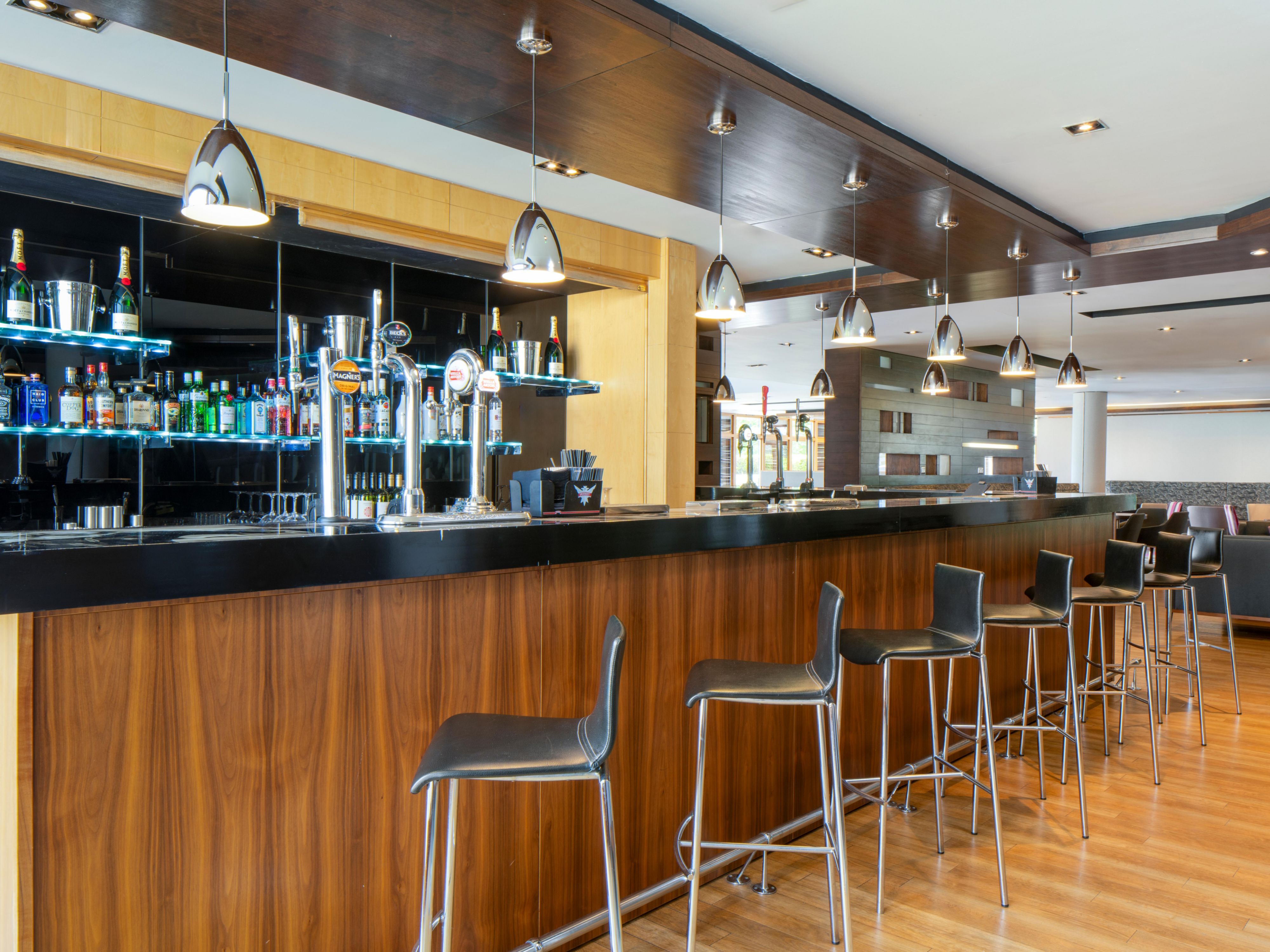 Here at the Holiday Inn Express London Epsom Downs, a 24-Hour Pizza Menu is available on-site. Alternatively, The Rubbing House pub is within walking distance directly opposite the hotel, offering all-day dining, whilst The Derby Arms Public House serves lunch and dinner also and is only a 7-minute walk from the hotel. 