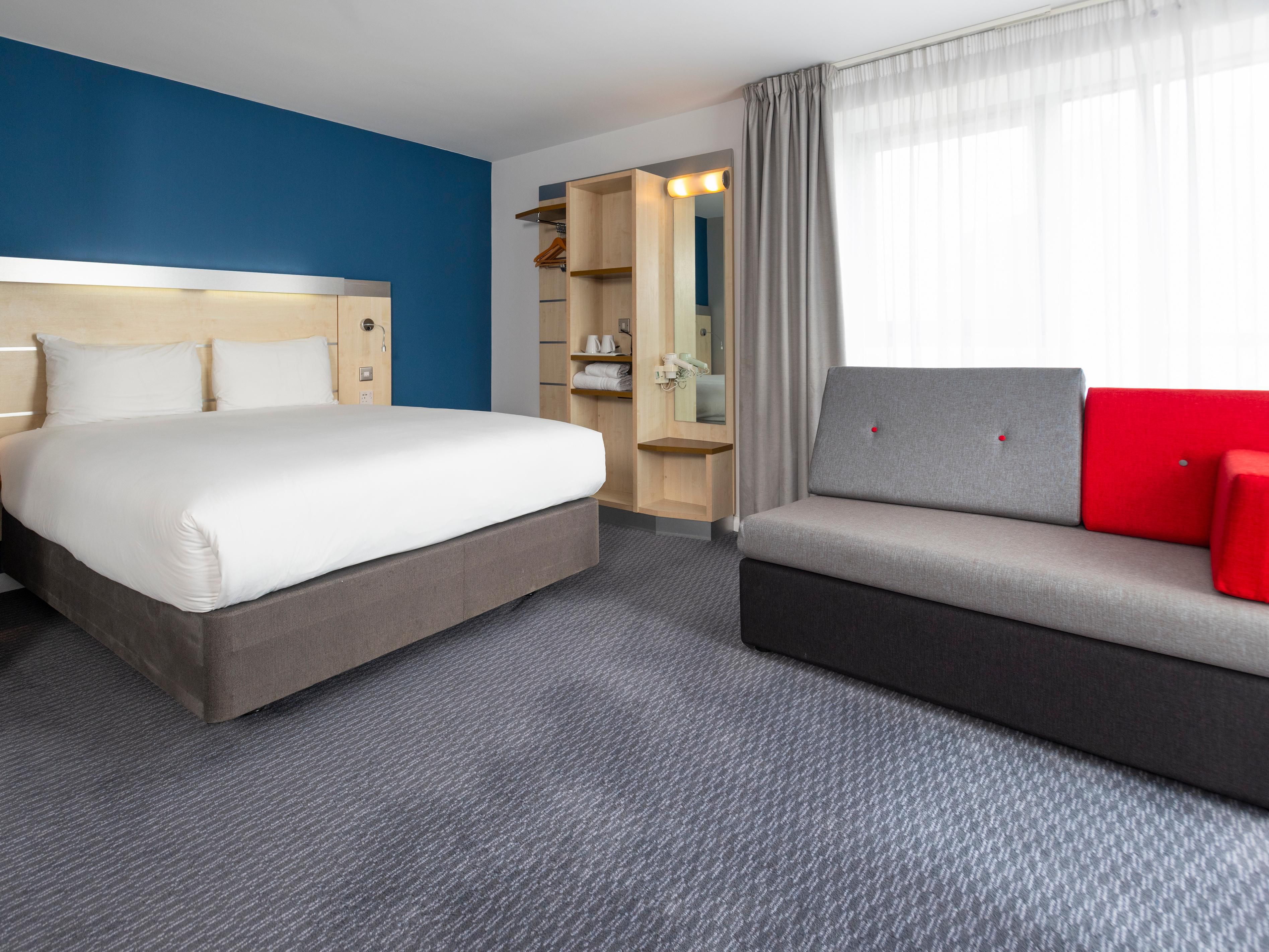 Traveling with your dog? We’re happy to welcome one canine companion per room, up to 66 lbs (30 kg), for just £18 per night. Enjoy a comfortable stay where your furry friend feels right at home.