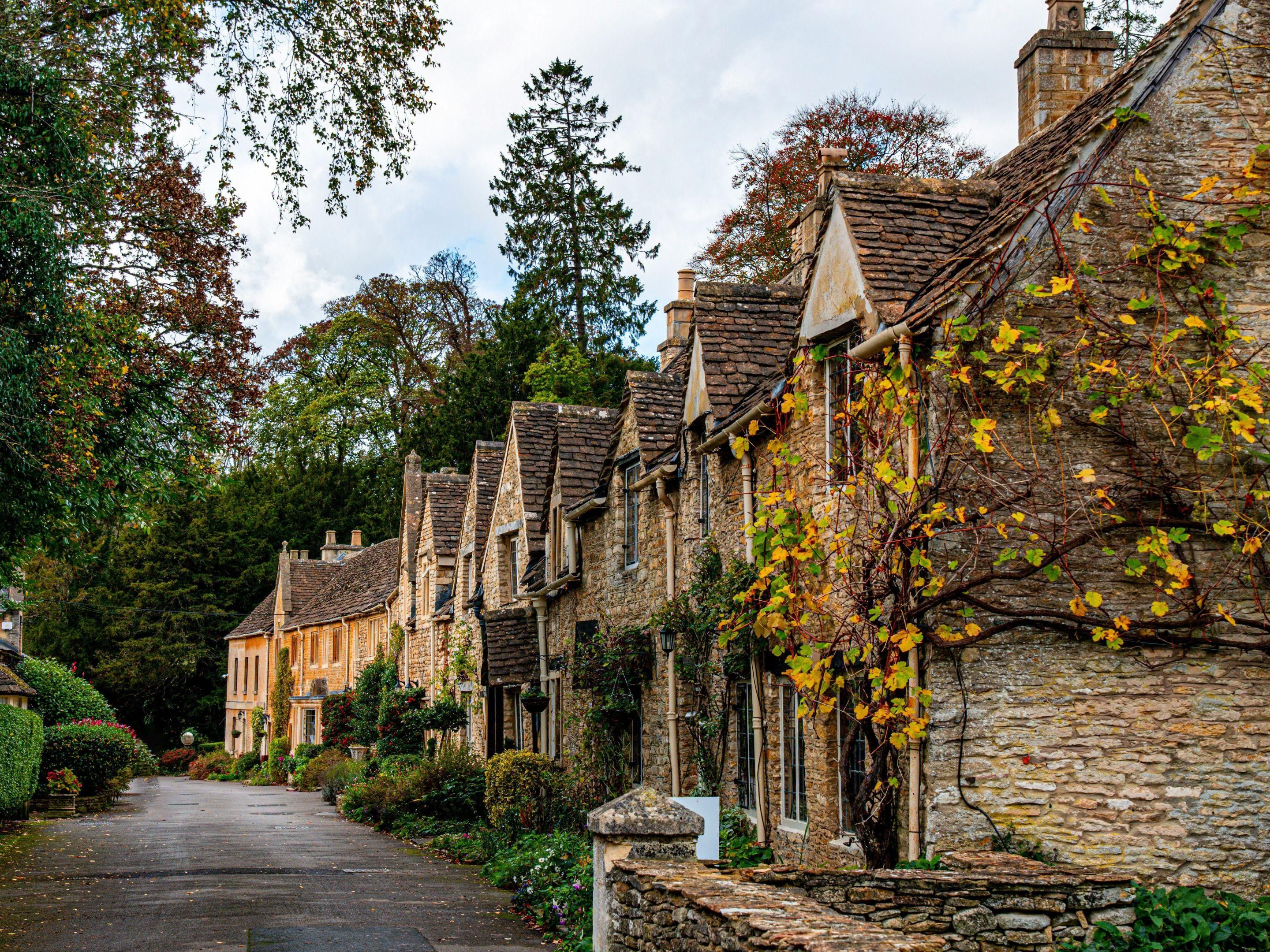 Step outside and experience the Cotswolds’ natural beauty from our hotel’s prime location. With the Cotswold Water Park, scenic hiking routes, and quaint villages just minutes away, you’re perfectly placed to explore this iconic region at your own pace.