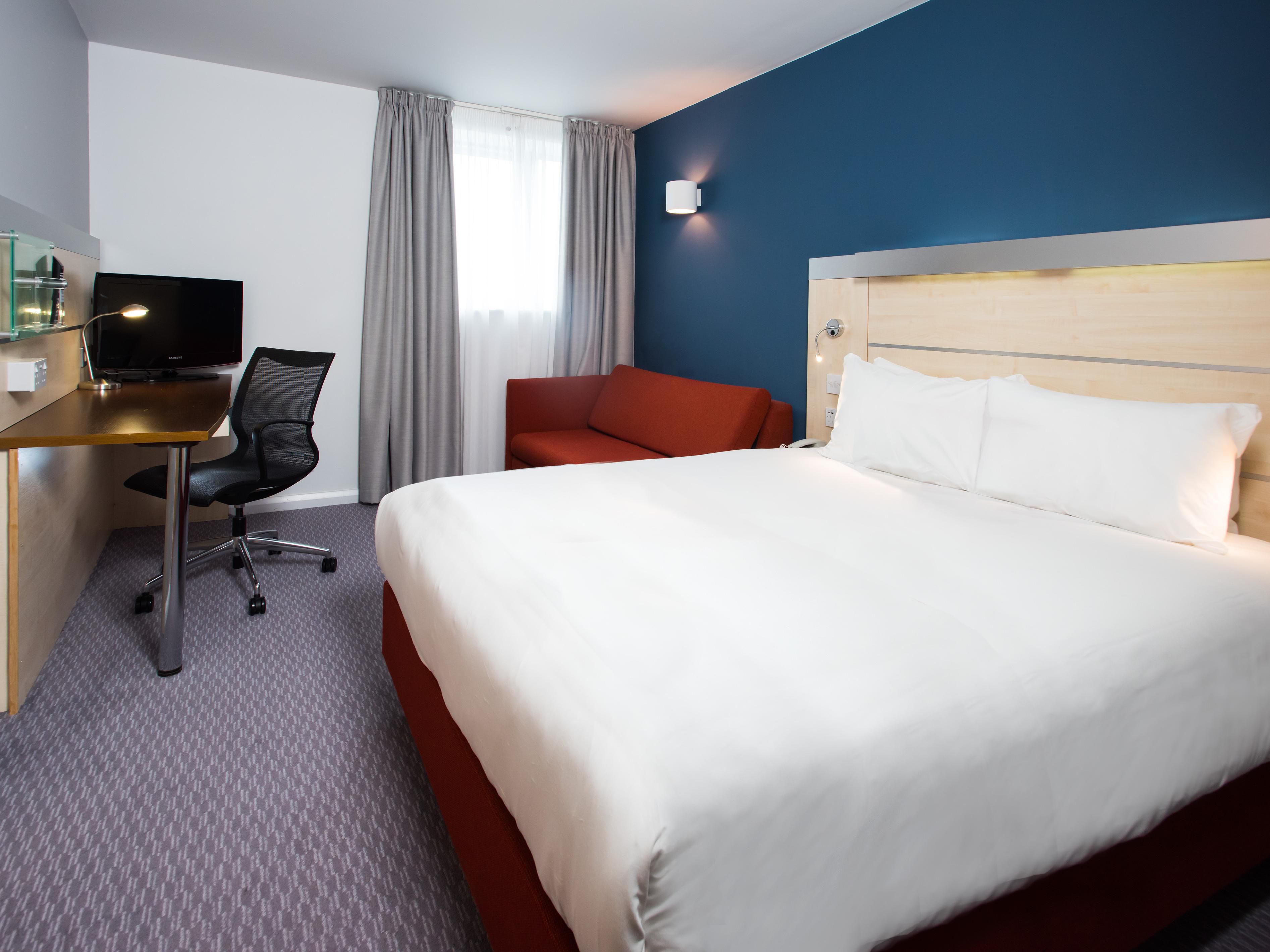 Холидей интернет сити. Гостиница Holiday Inn Express 4* Вэй Хай. Holiday Inn Express Internet City 2*. Holiday Inn Express Leeds City Centre, an IHG Hotel. Отель Holiday Inn Bristol City Centre, an IHG Hotel в Бристоле.