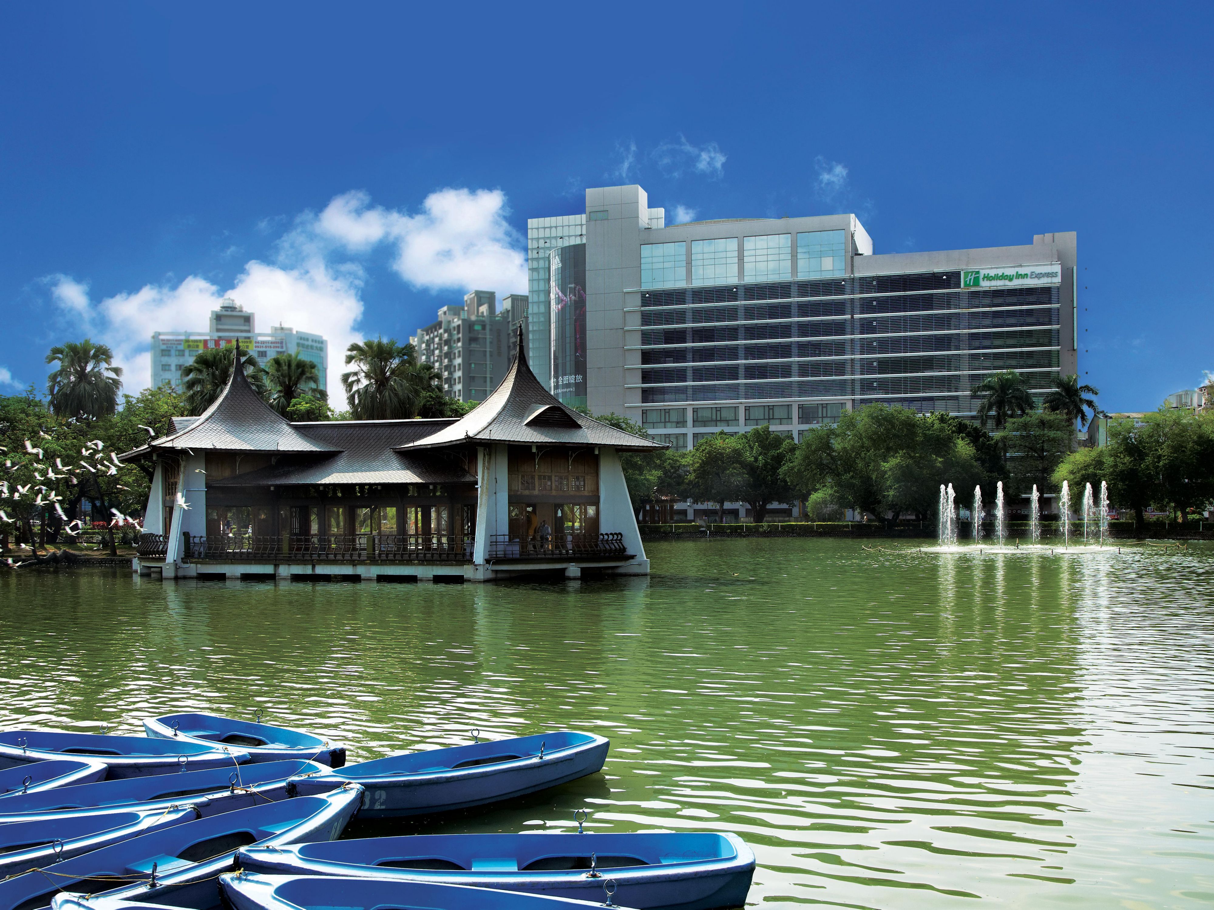 Looking for an ideal stay? Our hotel's Long Stay accommodation plan is tailored for extended stays, offering comfortable living spaces and meticulous attention to daily life details. 
Choose our Long Stay plan, whether you're staying for weeks, months, or longer, and experience the best home away from home.