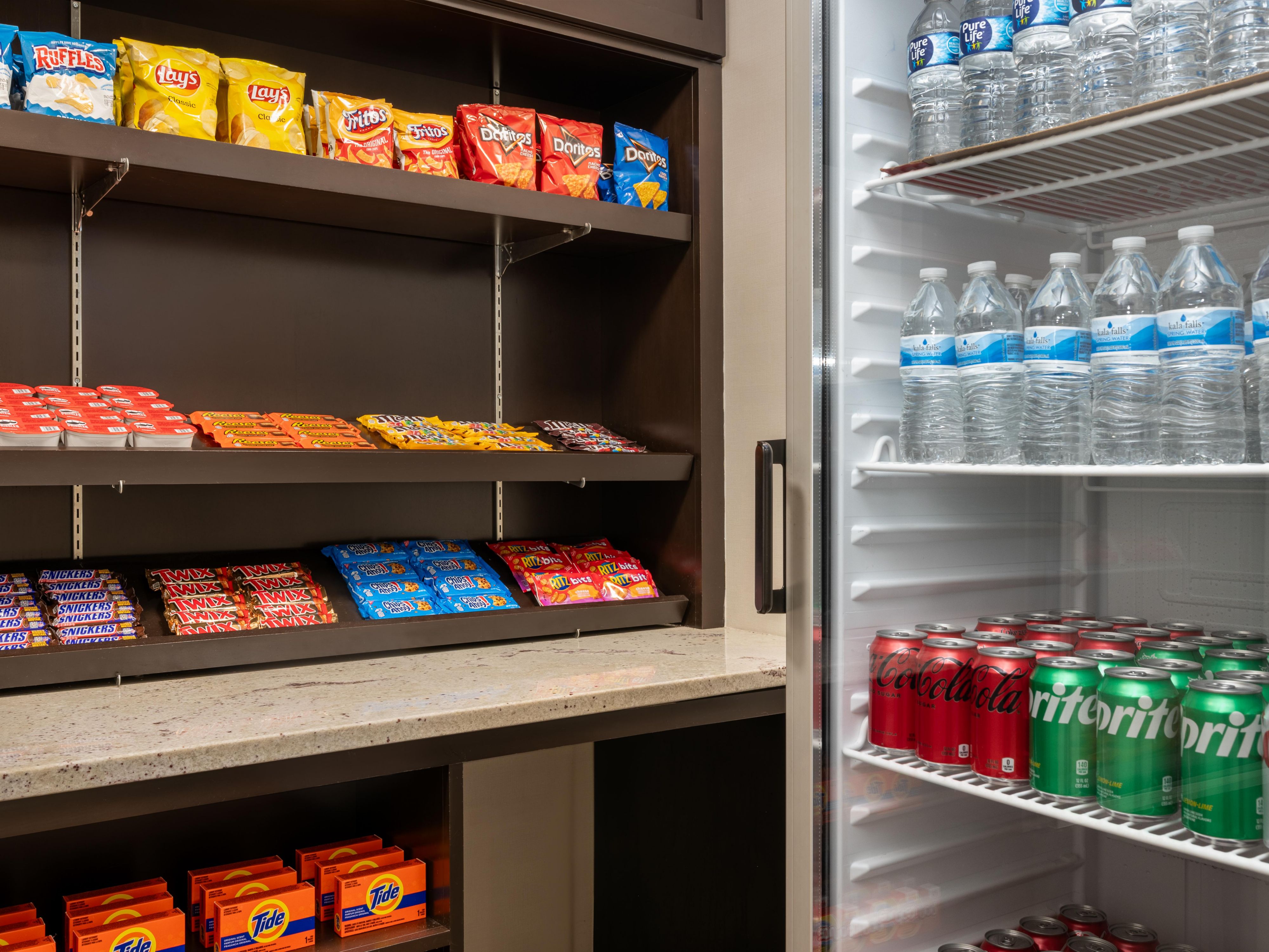 Our 24/7 onsite pantry makes travel easier with a wide selection of grab-and-go snacks, refreshing beverages, and everyday travel necessities. Whether you need a quick bite, a cold drink, or laundry essentials like detergent for our onsite laundry facilities, our pantry ensures you’re covered anytime during your stay.