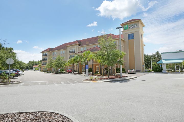 Holiday Inn Express Tampa N I-75 - University
