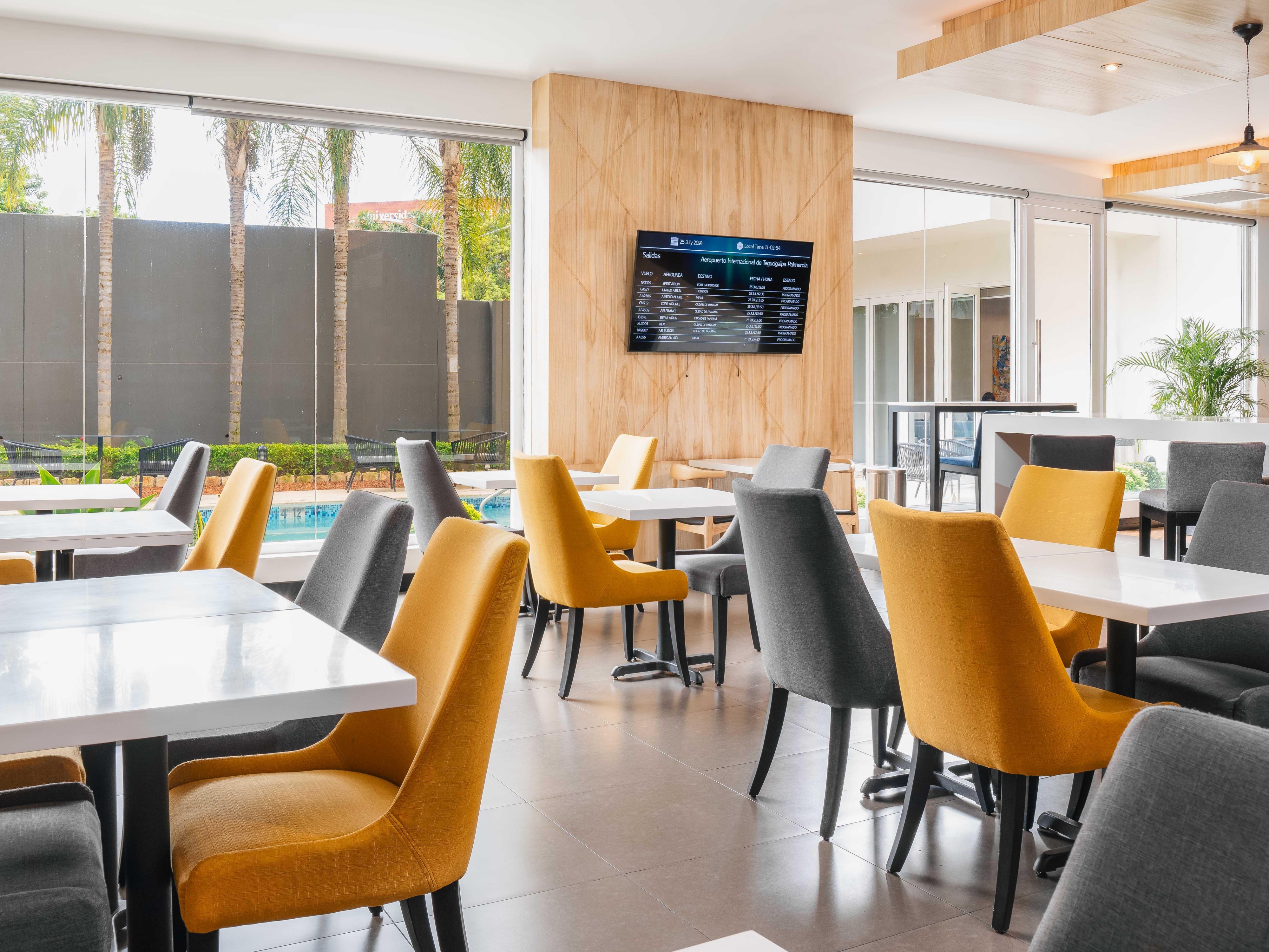 Enjoy an exquisite breakfast in our newly renovated restaurant, with a modern and welcoming atmosphere, perfect for starting your day.