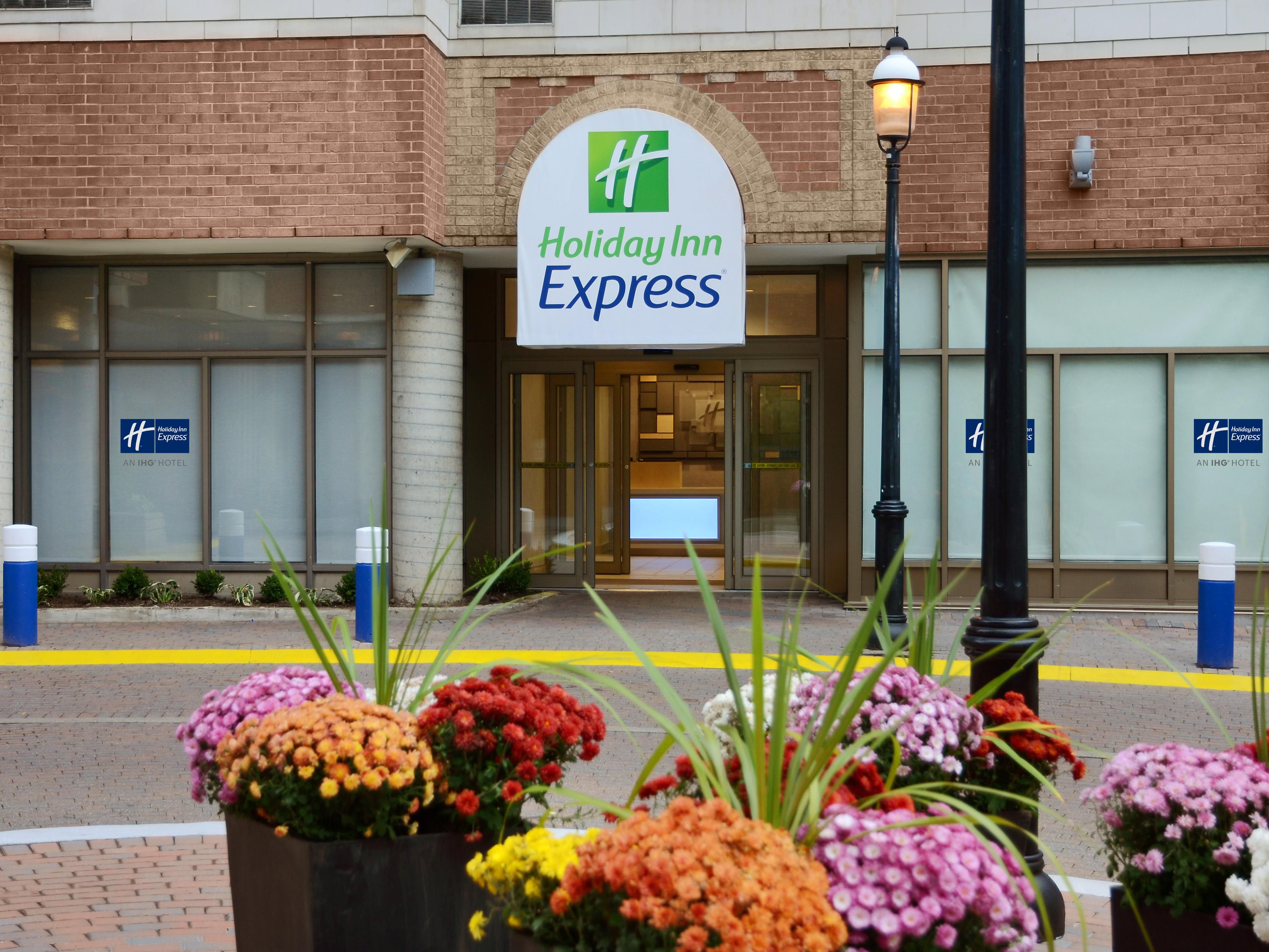 Holiday Inn Express Toronto 5261148053 4x3