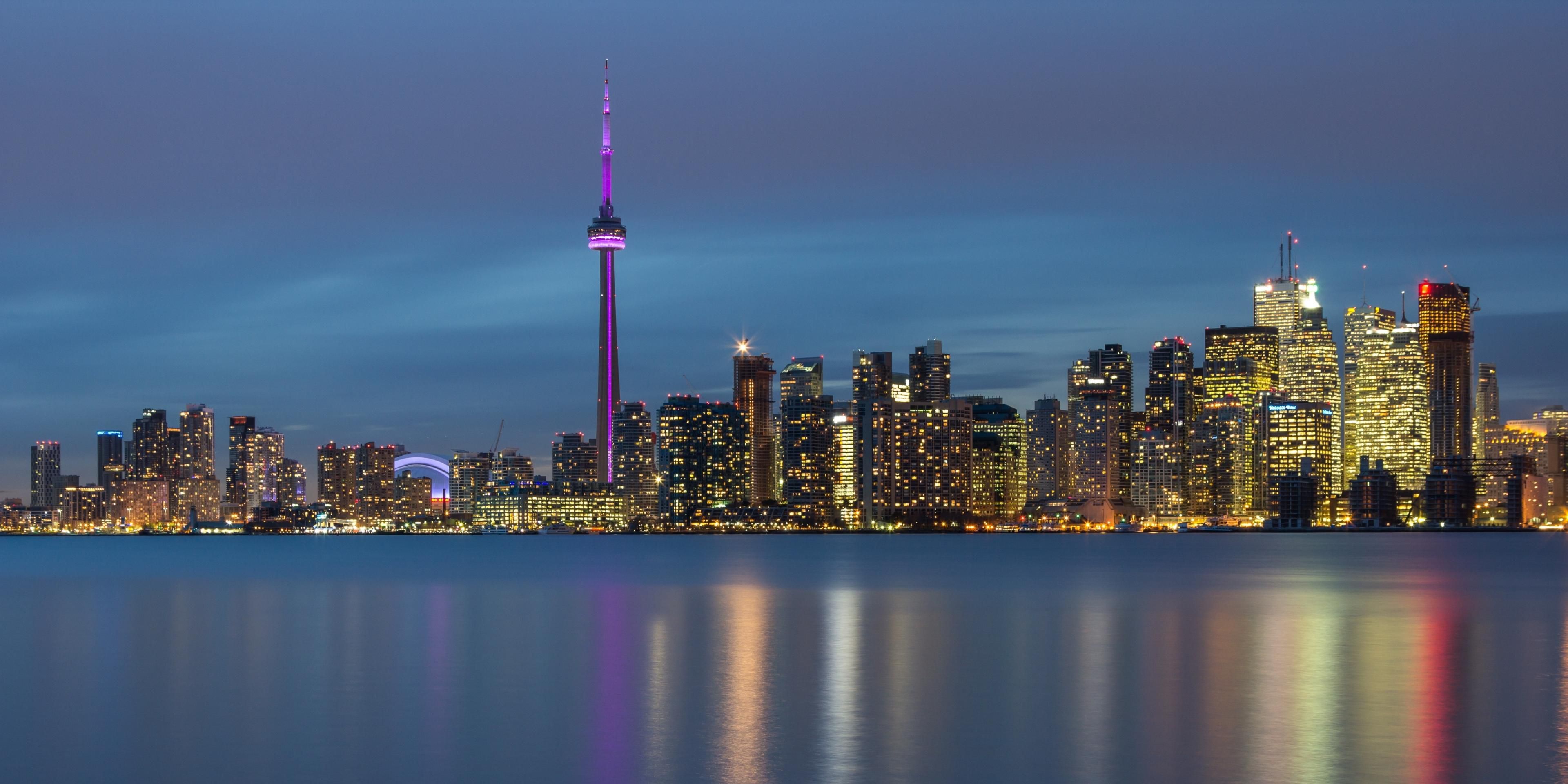Step into the ideal Toronto day right from our cozy hotel. Begin your morning with a scenic walk along the beautiful Lake Ontario waterfront, just a short distance away. Immerse yourself in the lively neighborhoods, indulge in some boutique shopping, and relish a variety of culinary delights—all while uncovering the authentic spirit of Toronto. 