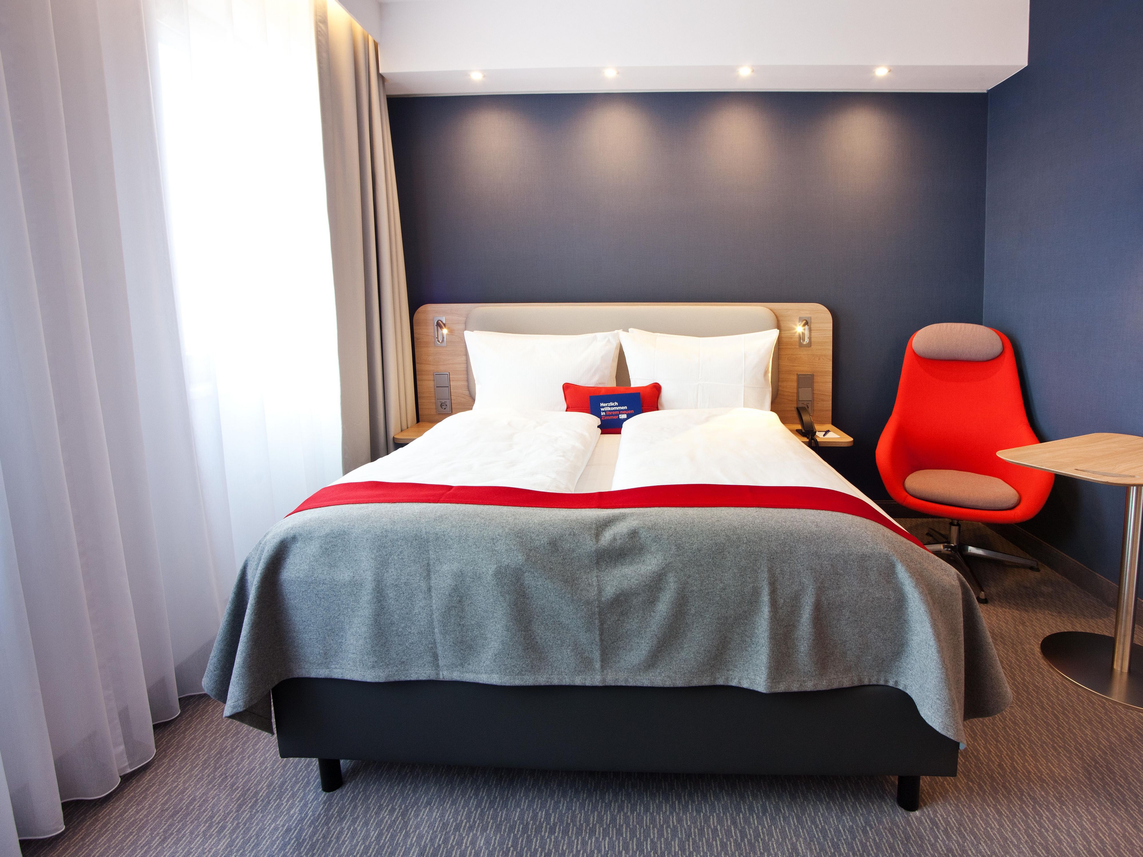 Modern Queen Bed Standard Room