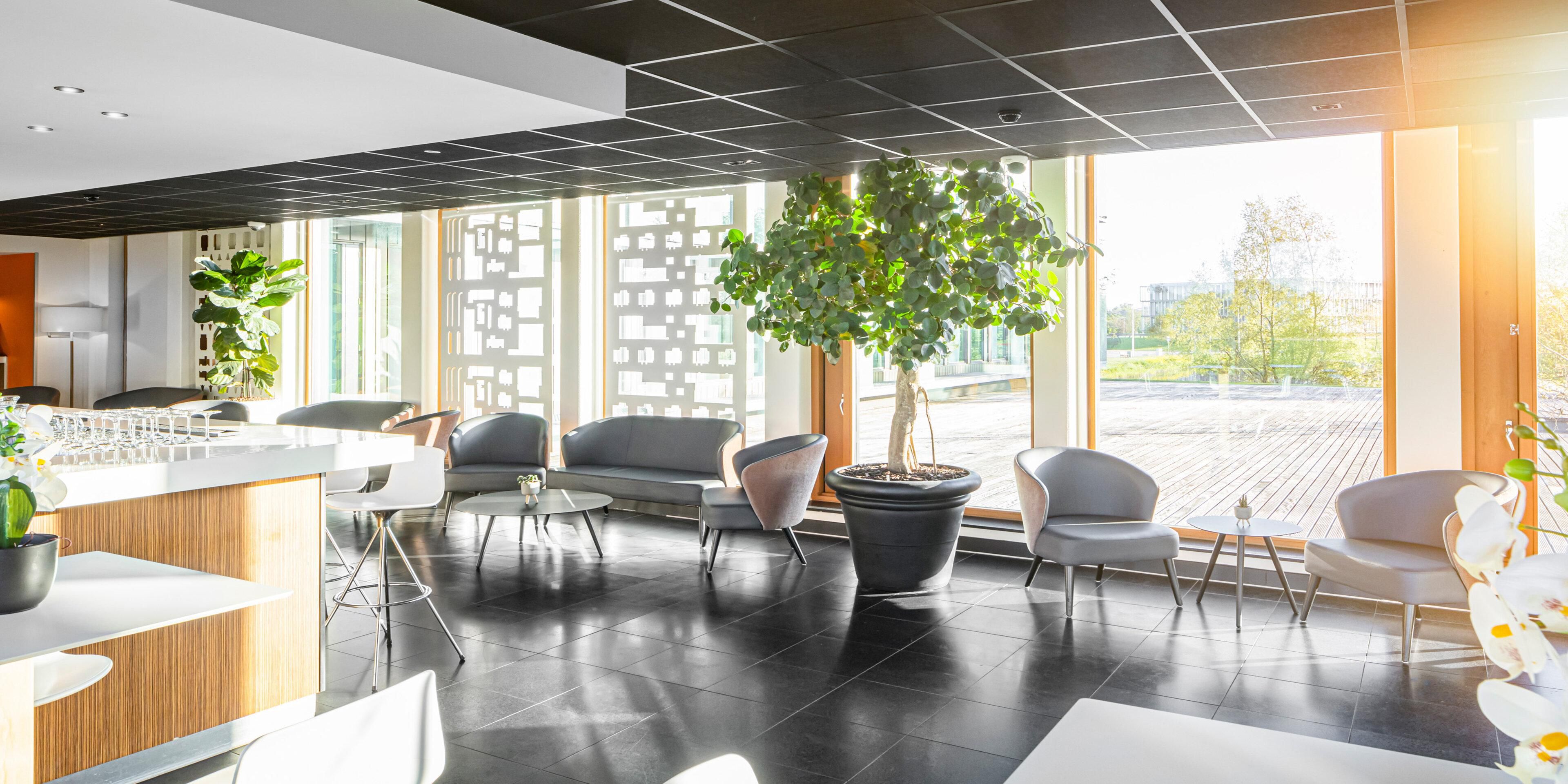 Discover the innovative Open Lobby concept. Relax with a coffee or snack anytime and enjoy working in our welcoming Open Lobby.