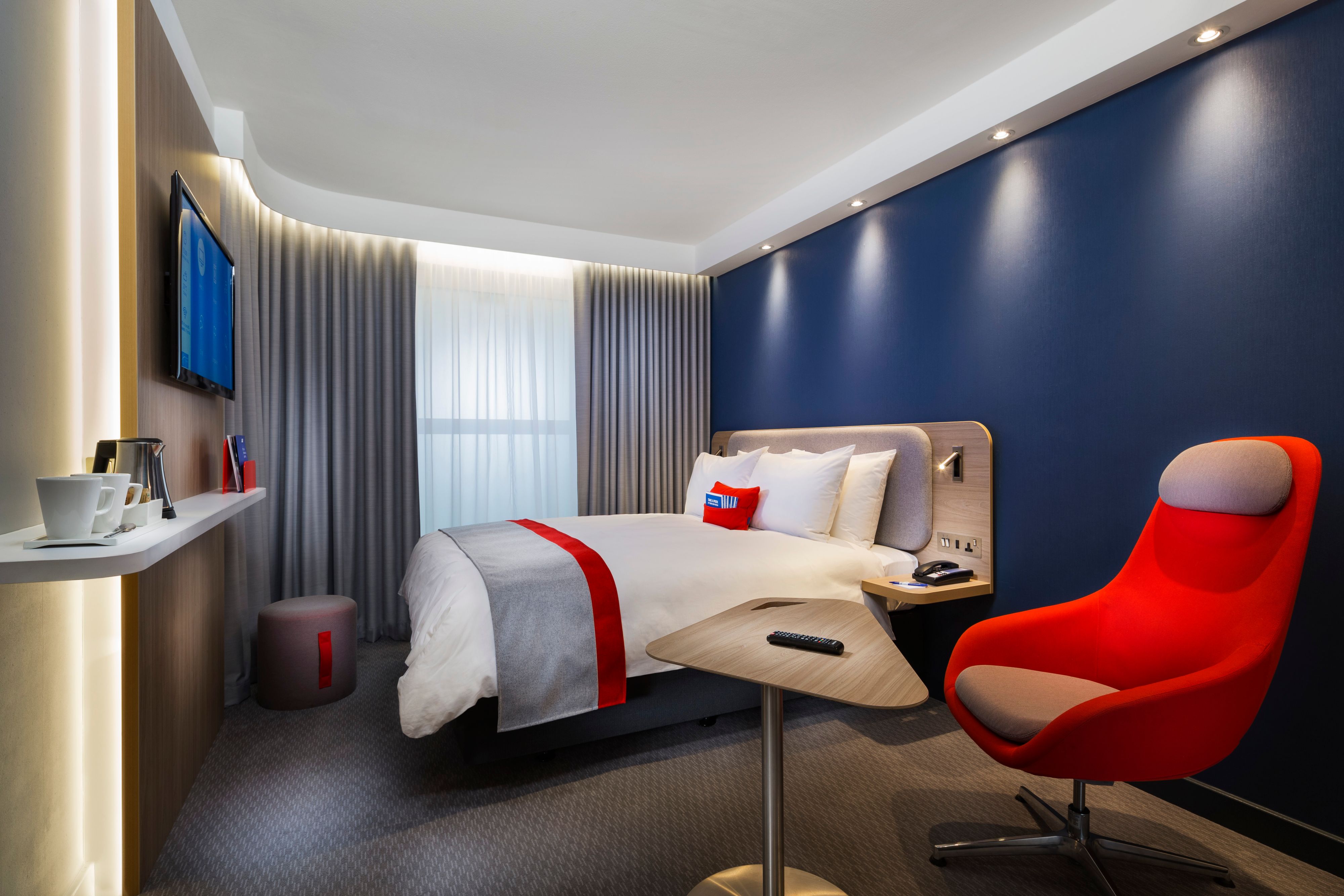 EUROPEAN HOLIDAY WITH CARAVELLI 10個 Family-Friendly Hotel Near Versailles | Holiday Inn Express Paris
